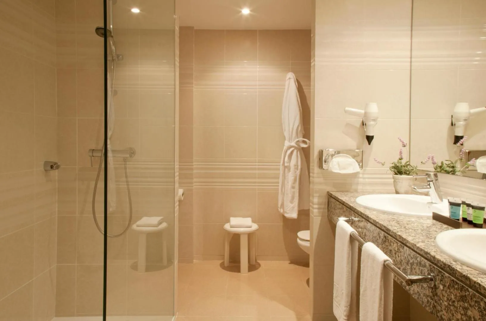 Shower in La Costa Hotel Golf & Beach Resort