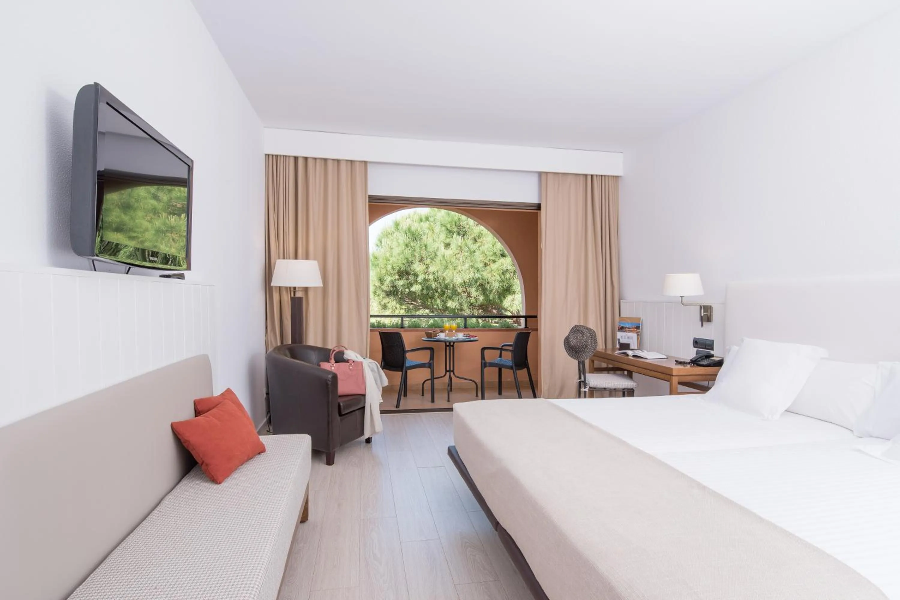 Day, Bed in La Costa Hotel Golf & Beach Resort