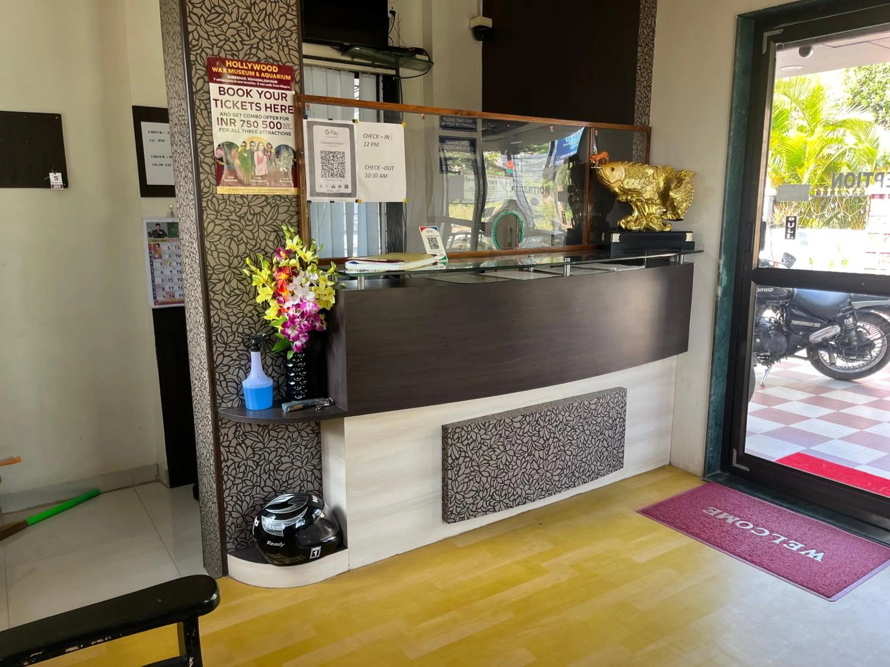 Text overlay in S2 Residency