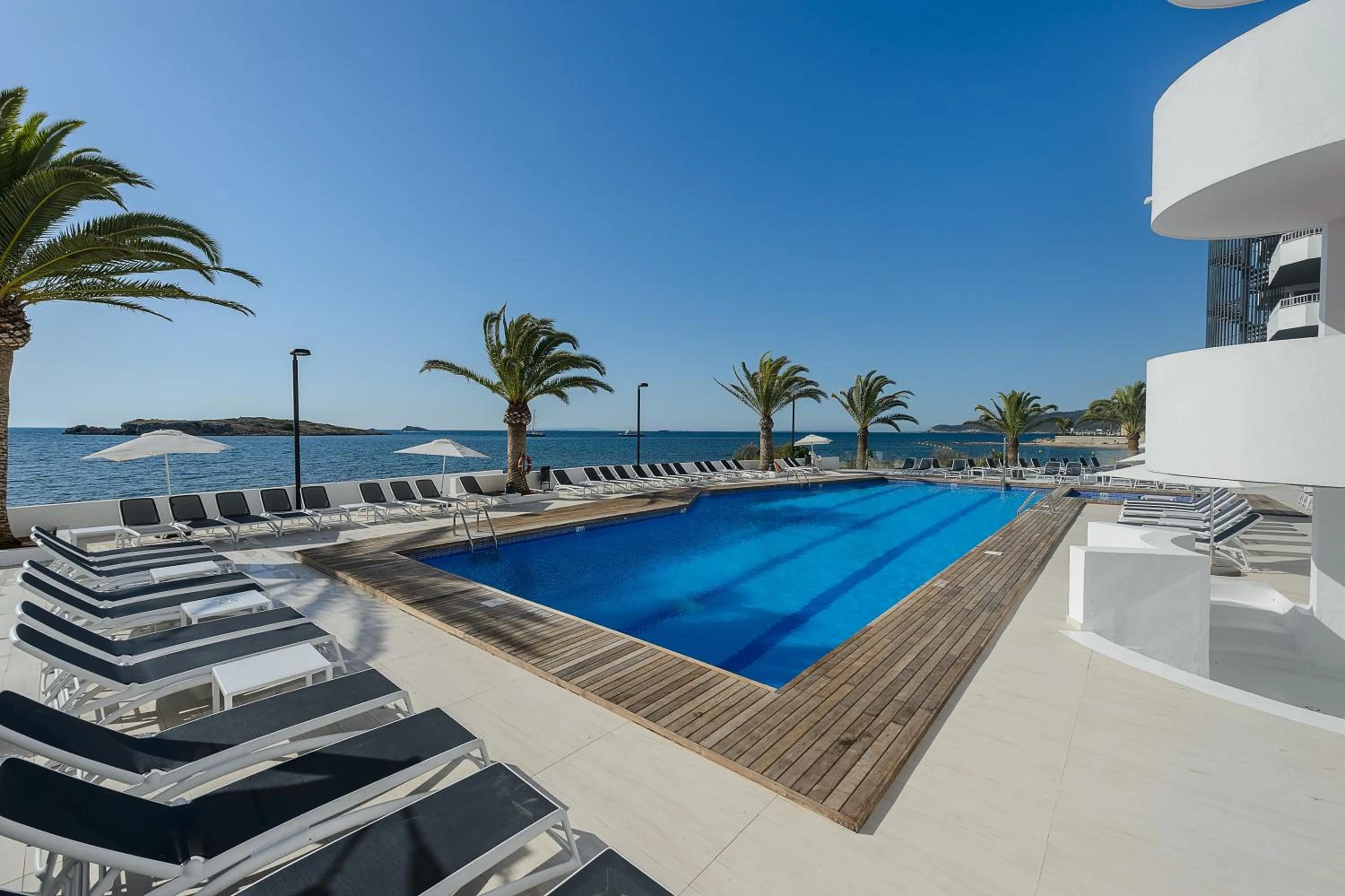 Swimming pool in Apartamentos Vibra Jabeque Soul-3SUP