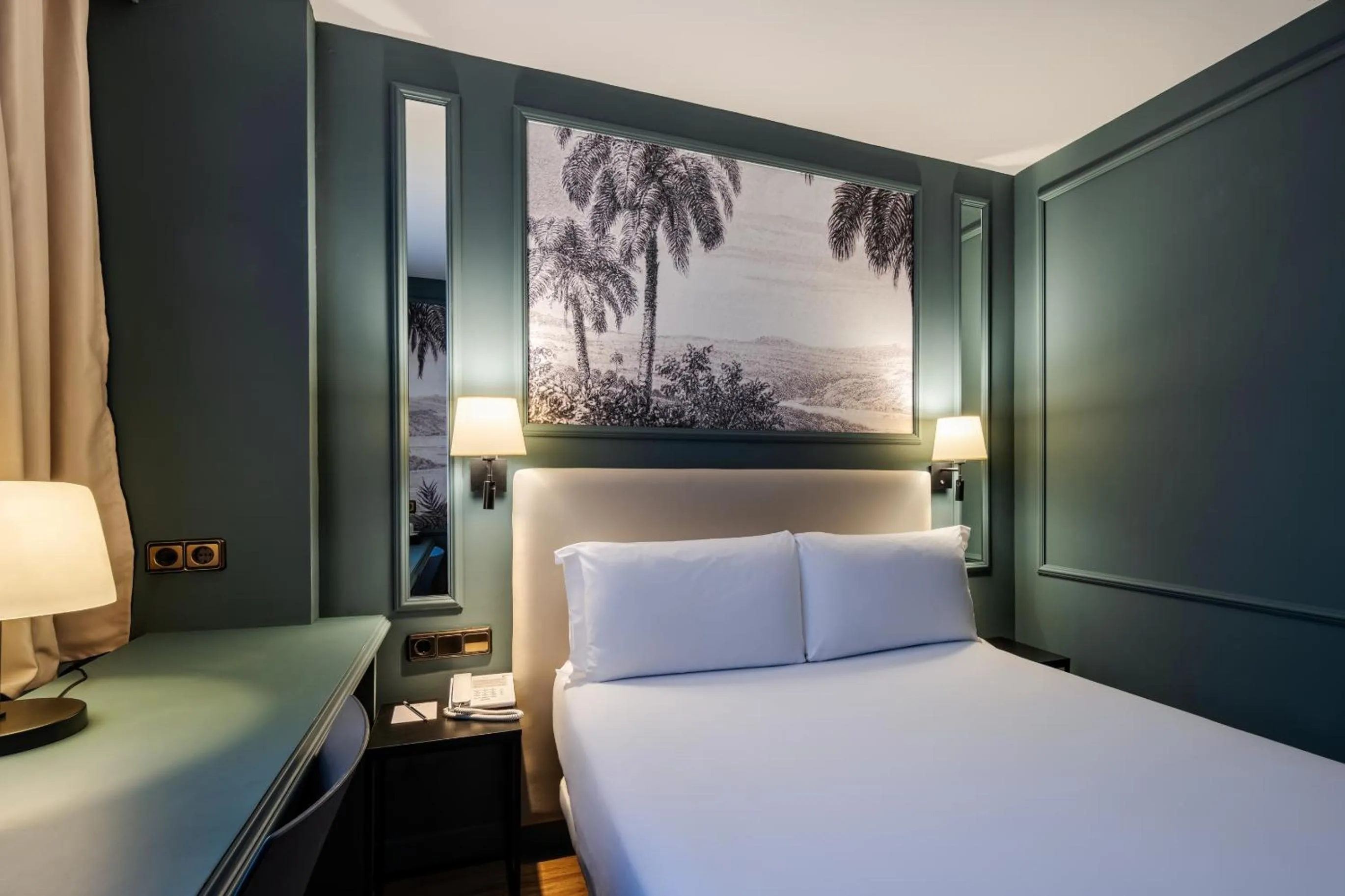 Photo of the whole room, Bed in Luze Castellana