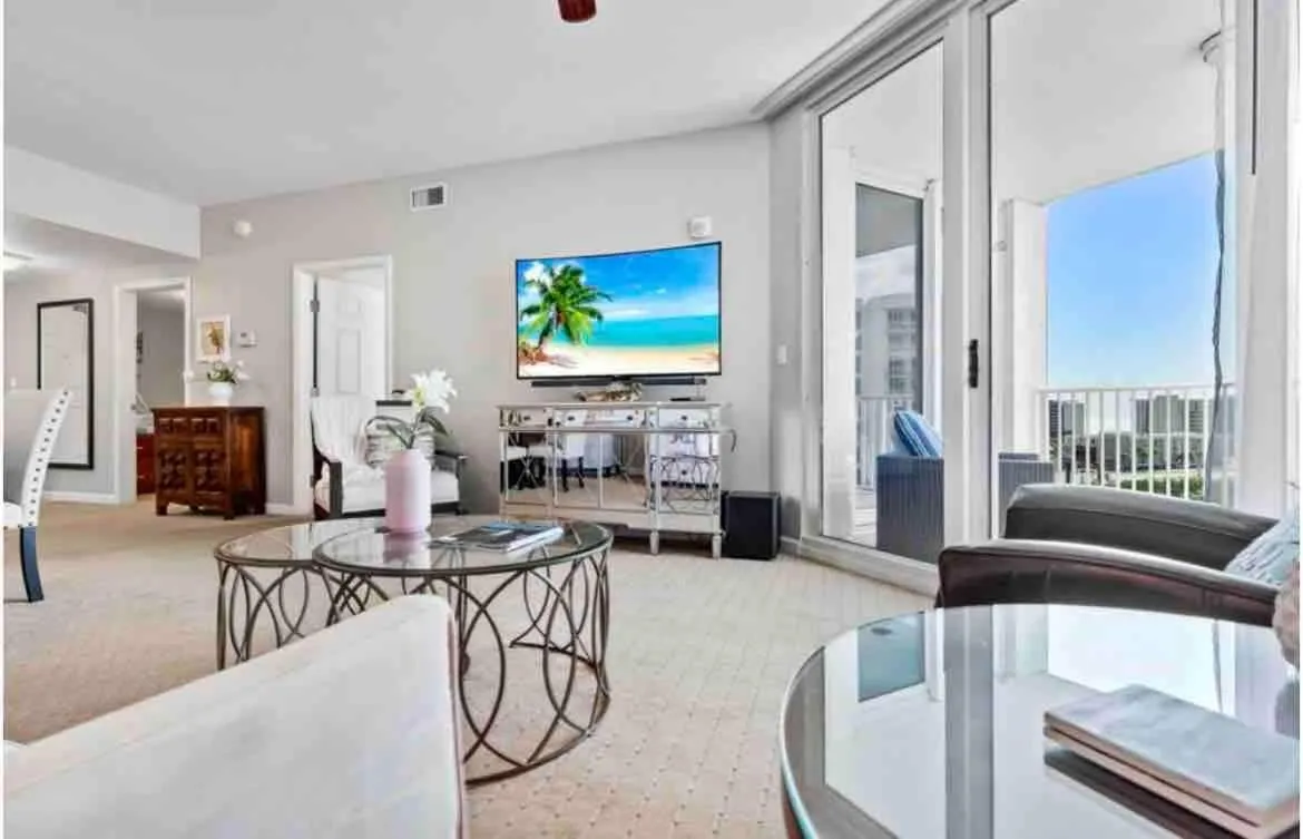 Pink Sunsets at the Palms of Destin Across from Beach, Heated Pool Shuttle & Dining