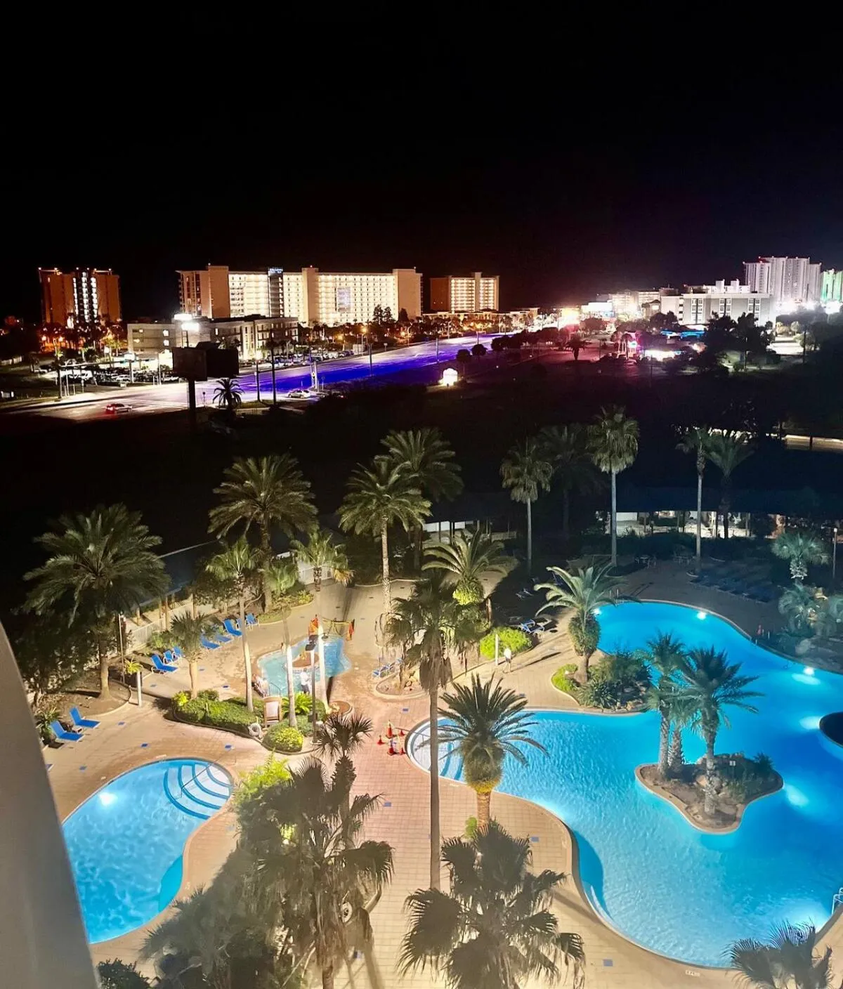 Pink Sunsets at the Palms of Destin Across from Beach, Heated Pool Shuttle & Dining