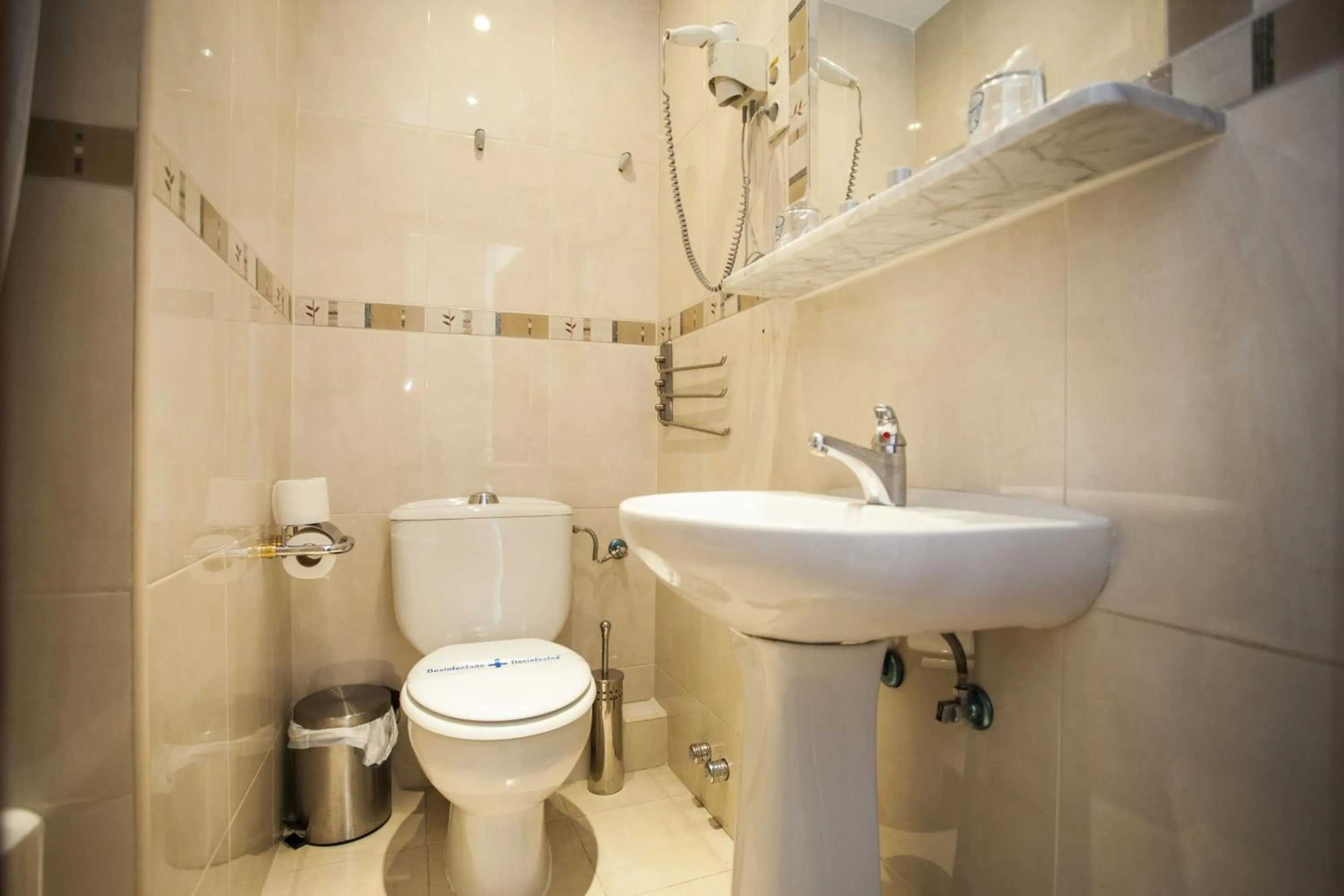 Bathroom in Pensión Carrera