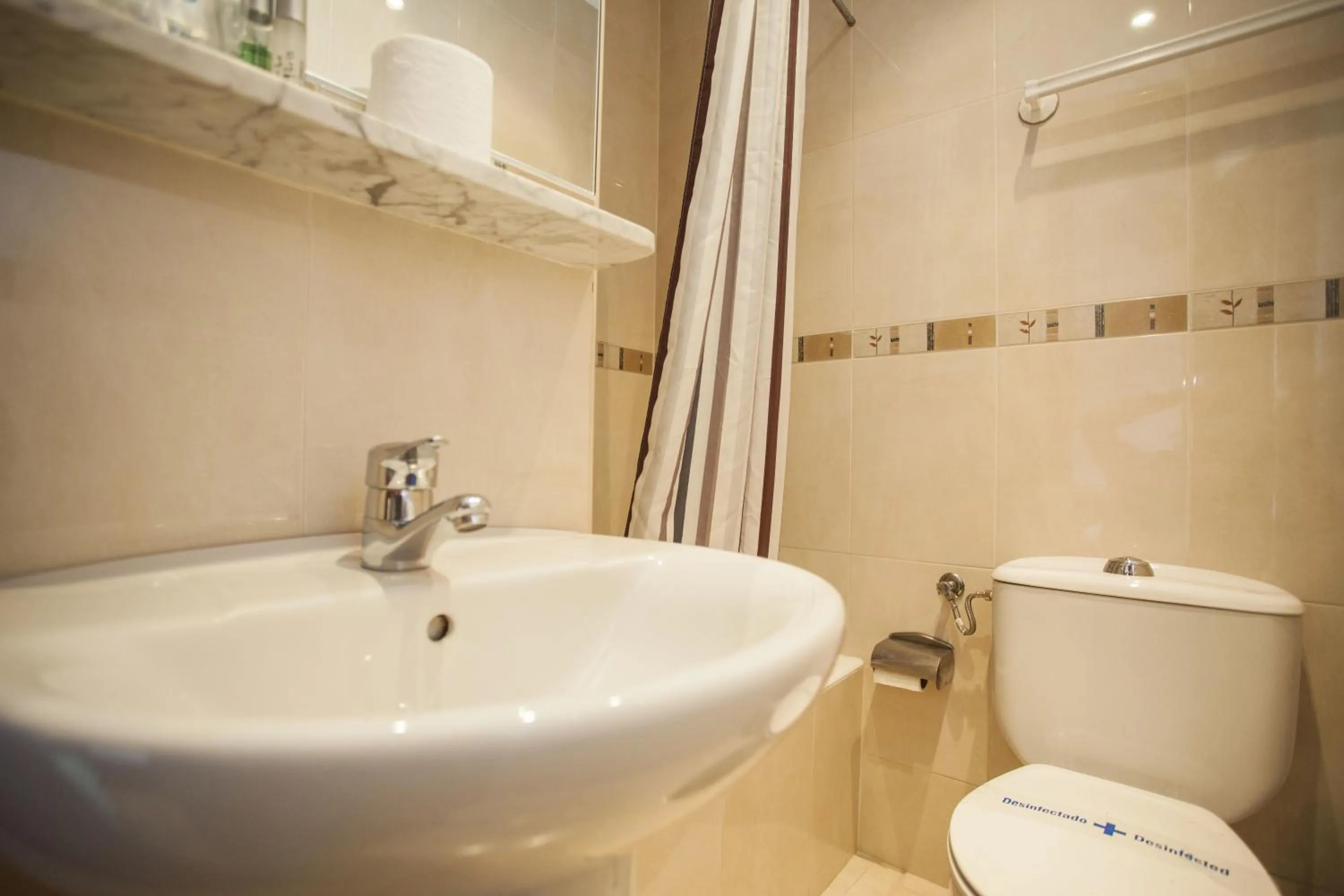 Bathroom in Pensión Carrera