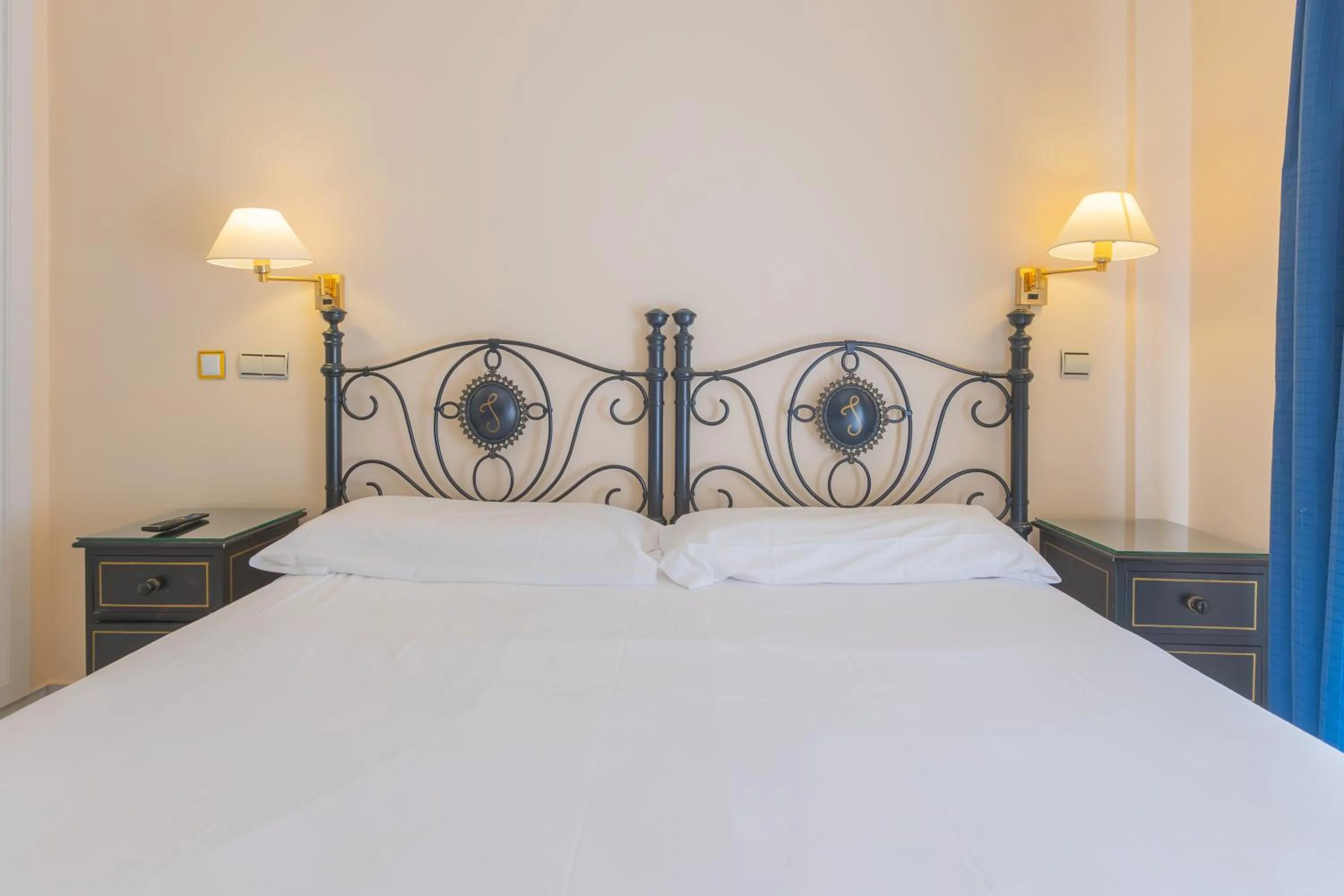 Bedroom, Bed in Apartamentos Soho Boutique Vistahermosa