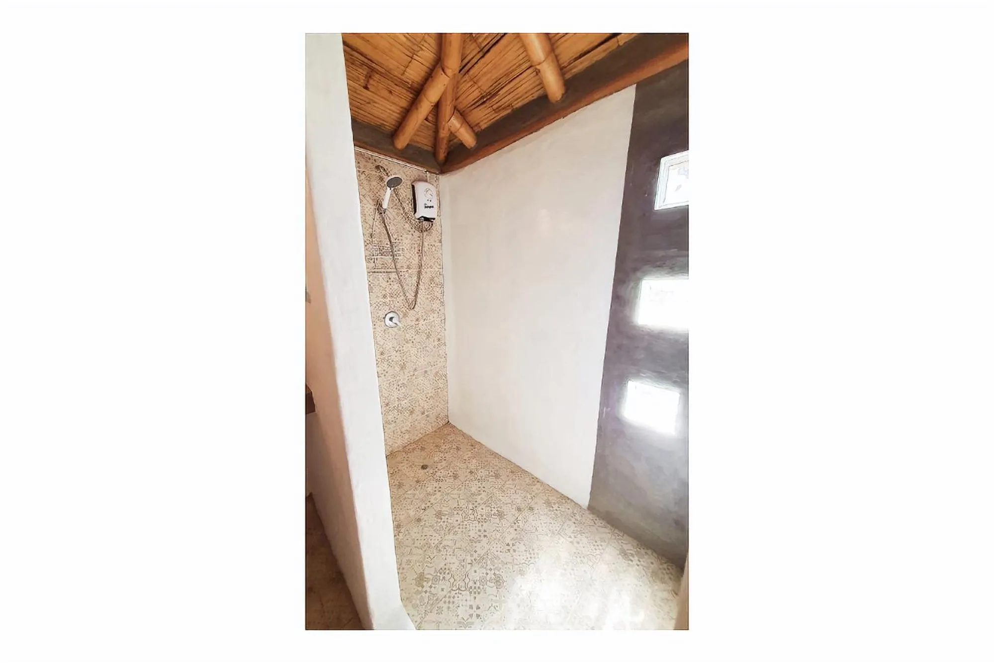 Shower in Oasis de Vichayito