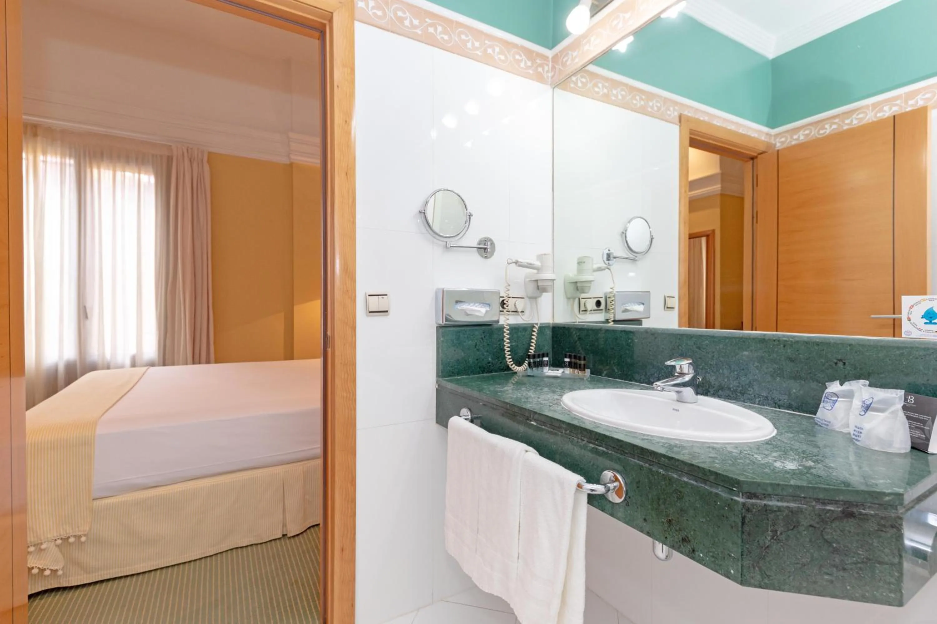 Bathroom, Bed in Hotel Soho Boutique Jerez