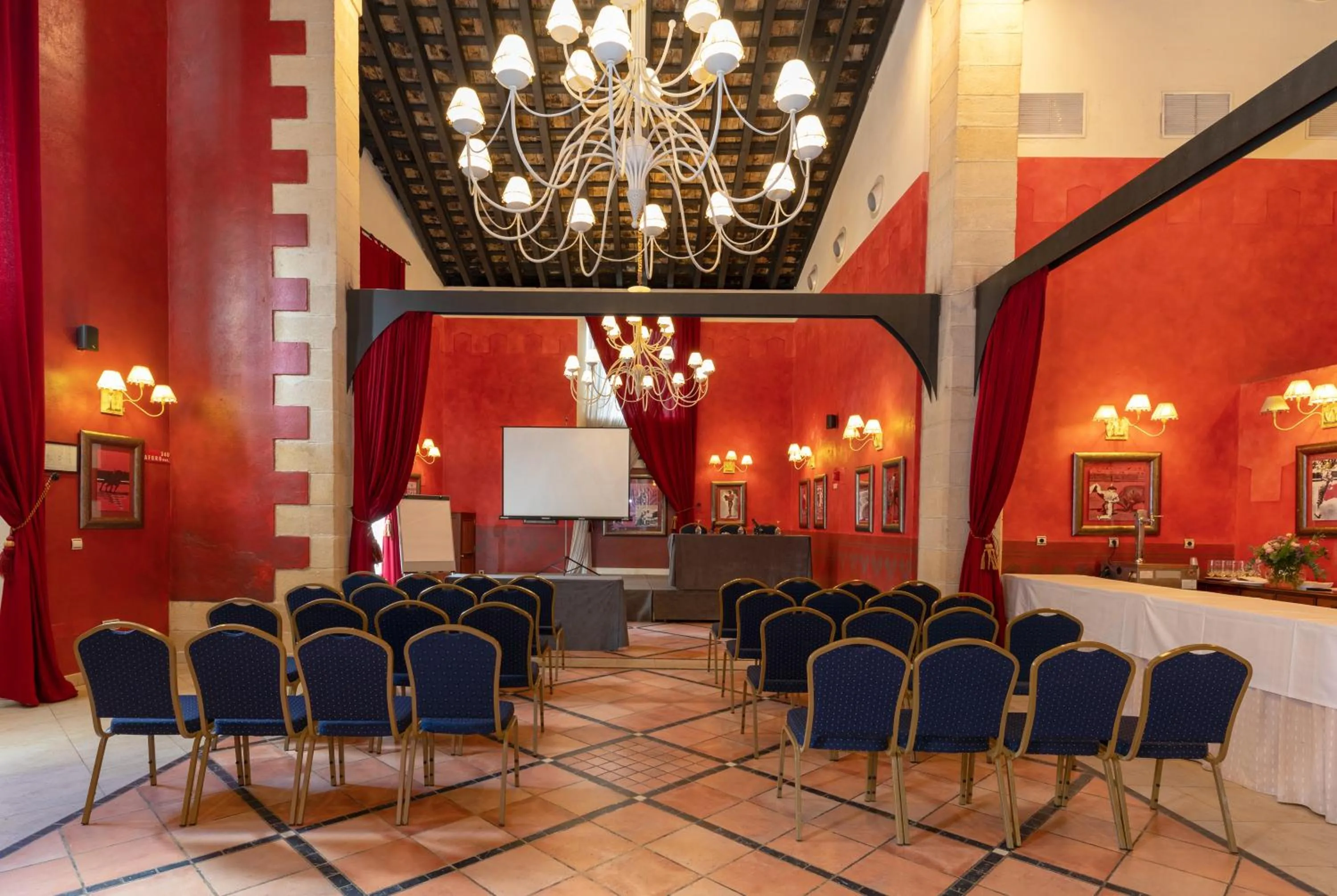 Swimming pool in Hotel Soho Boutique Jerez