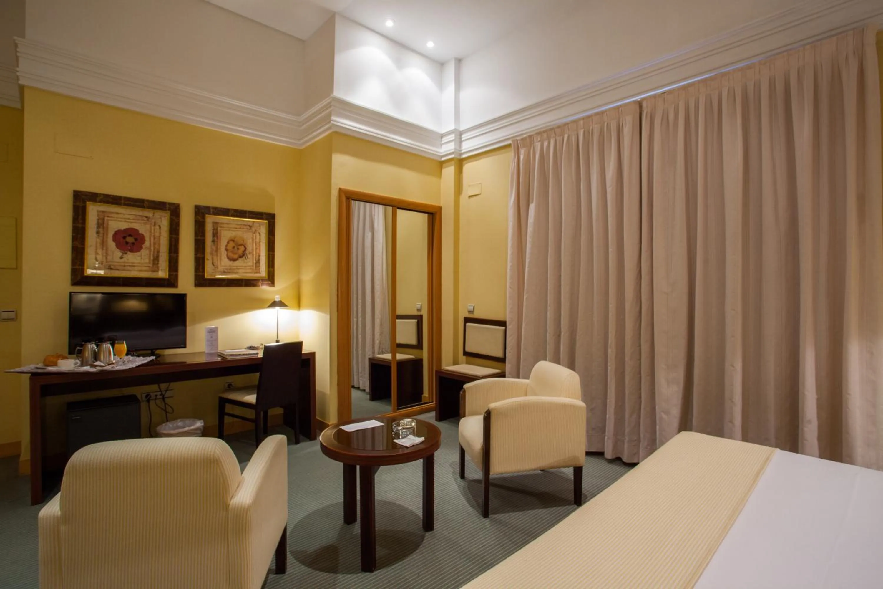 Seating area, Bed in Hotel Soho Boutique Jerez