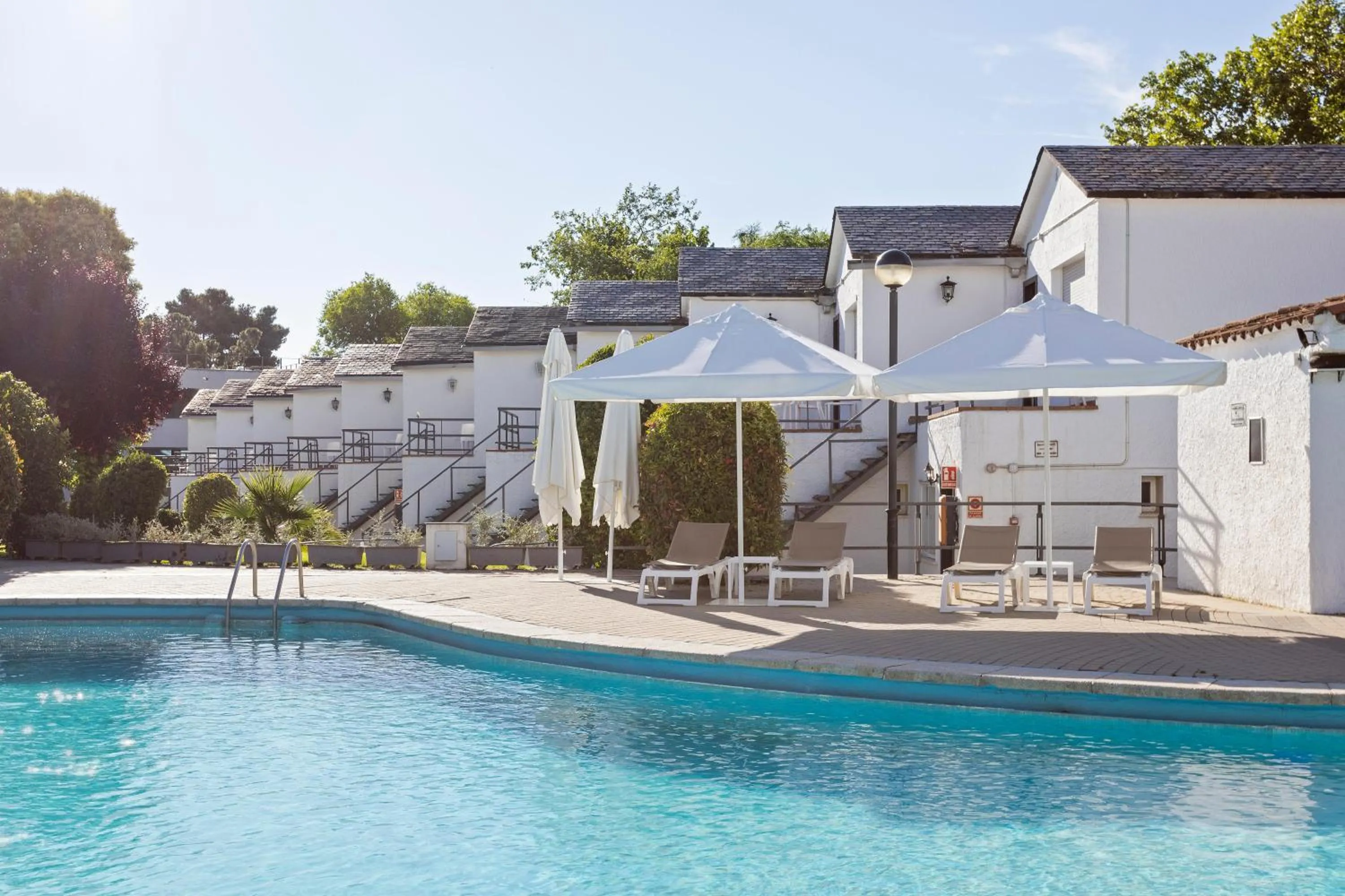 Swimming pool in Hotel Best Osuna