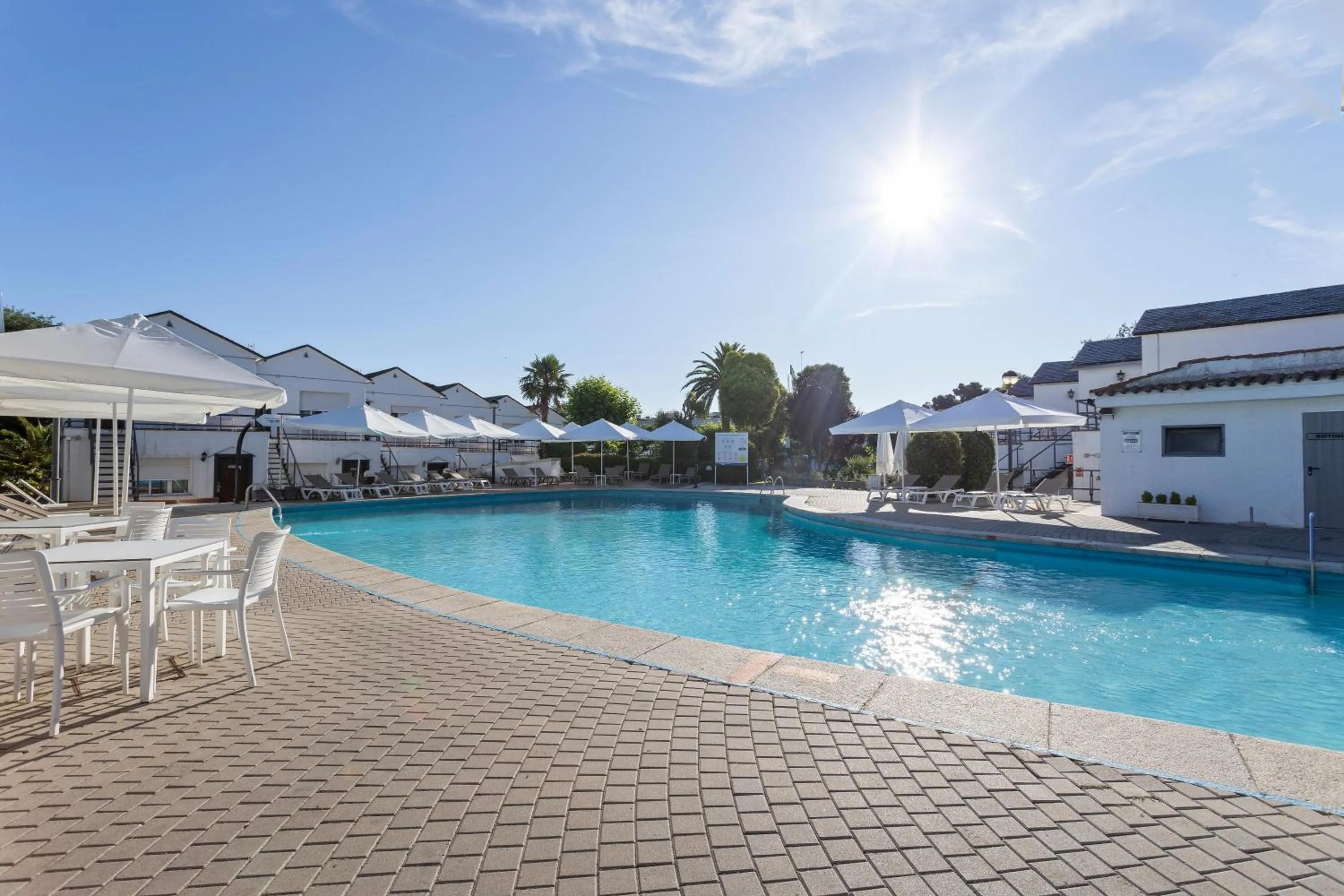 Swimming pool in Hotel Best Osuna