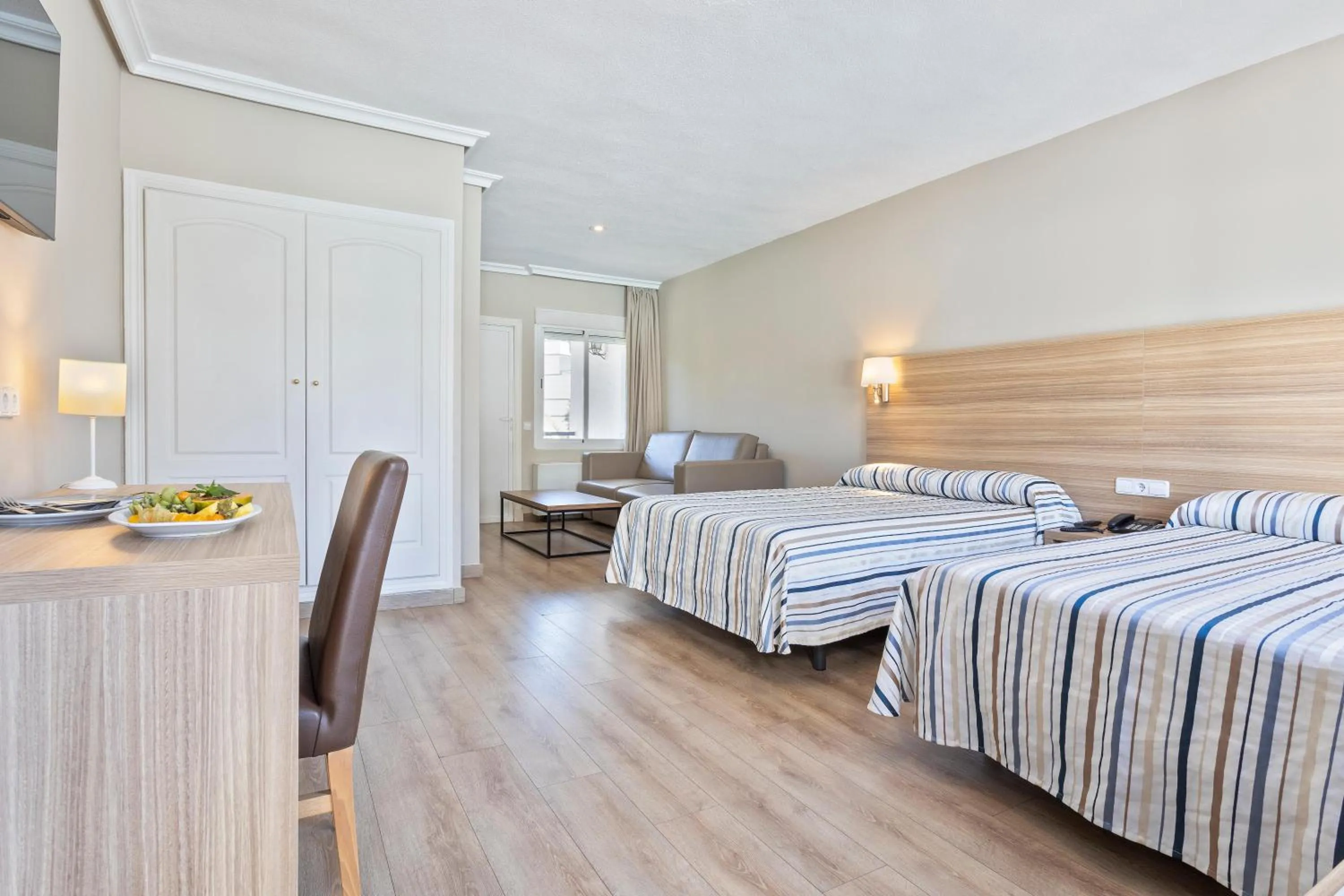 Photo of the whole room, Bed in Hotel Best Osuna