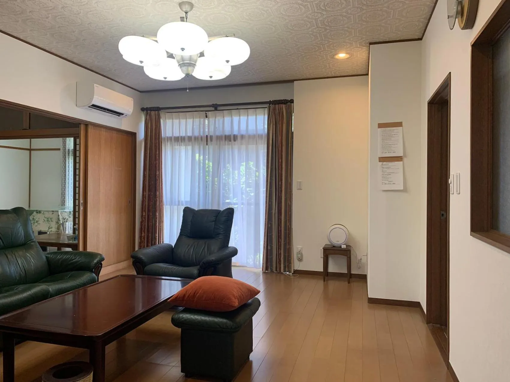 season guest house in nishi shinjuku 100 square meters, 4 bedrooms, 2 living rooms