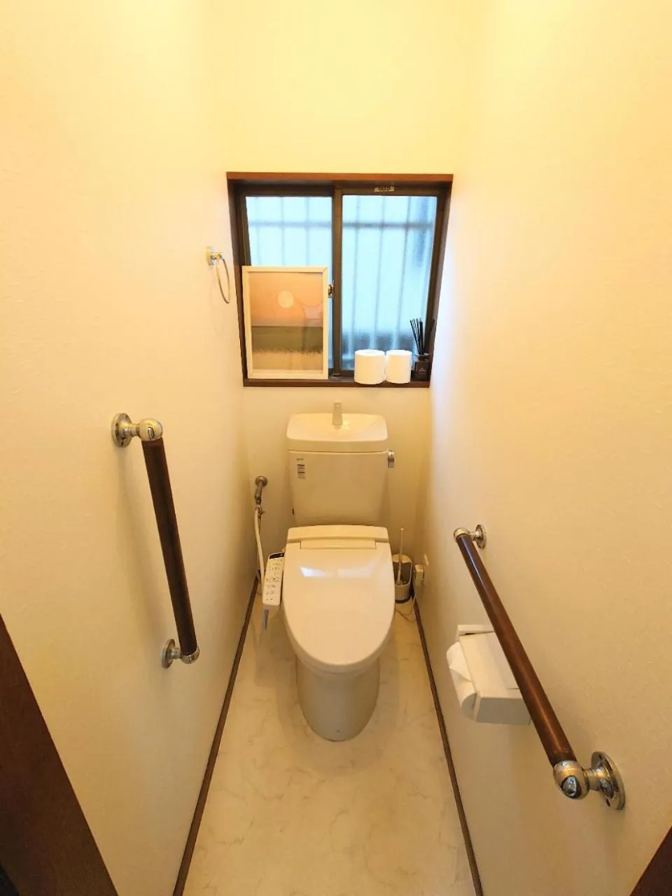 season guest house in nishi shinjuku 100 square meters, 4 bedrooms, 2 living rooms