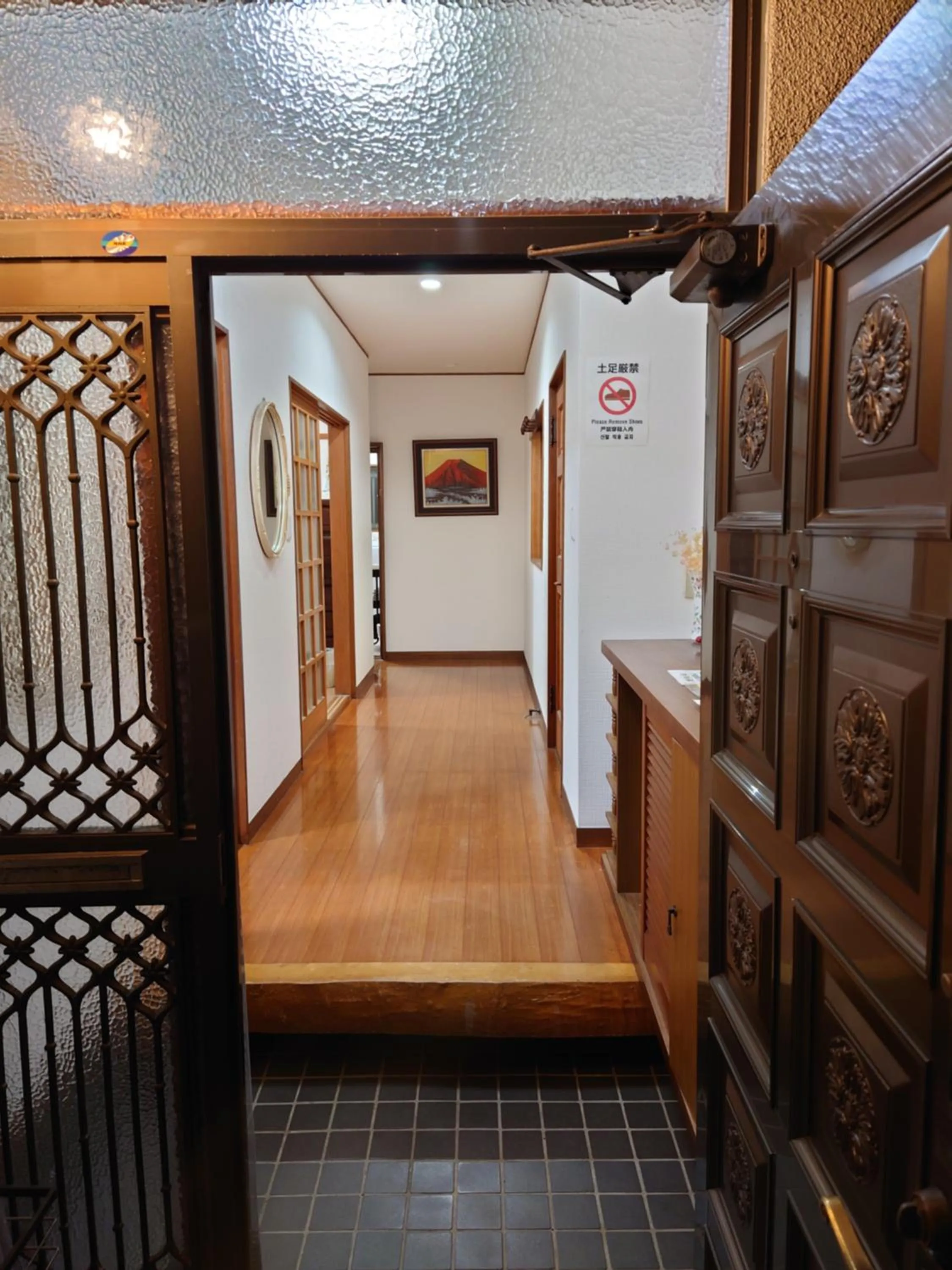 season guest house in nishi shinjuku 100 square meters, 4 bedrooms, 2 living rooms