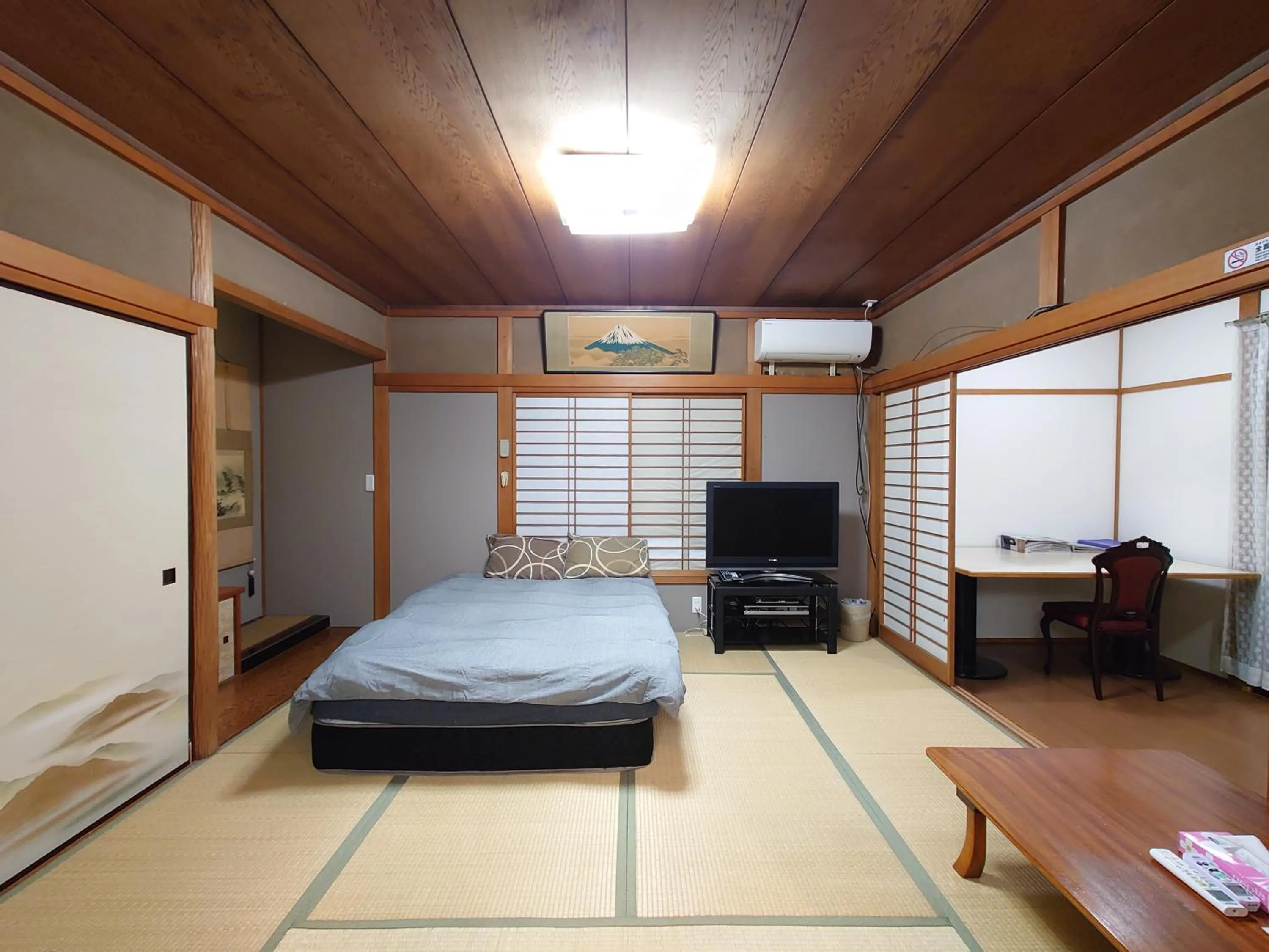 Bed in season guest house in nishi shinjuku 100 square meters, 4 bedrooms, 2 living rooms