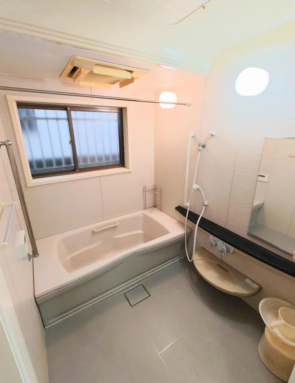 season guest house in nishi shinjuku 100 square meters, 4 bedrooms, 2 living rooms