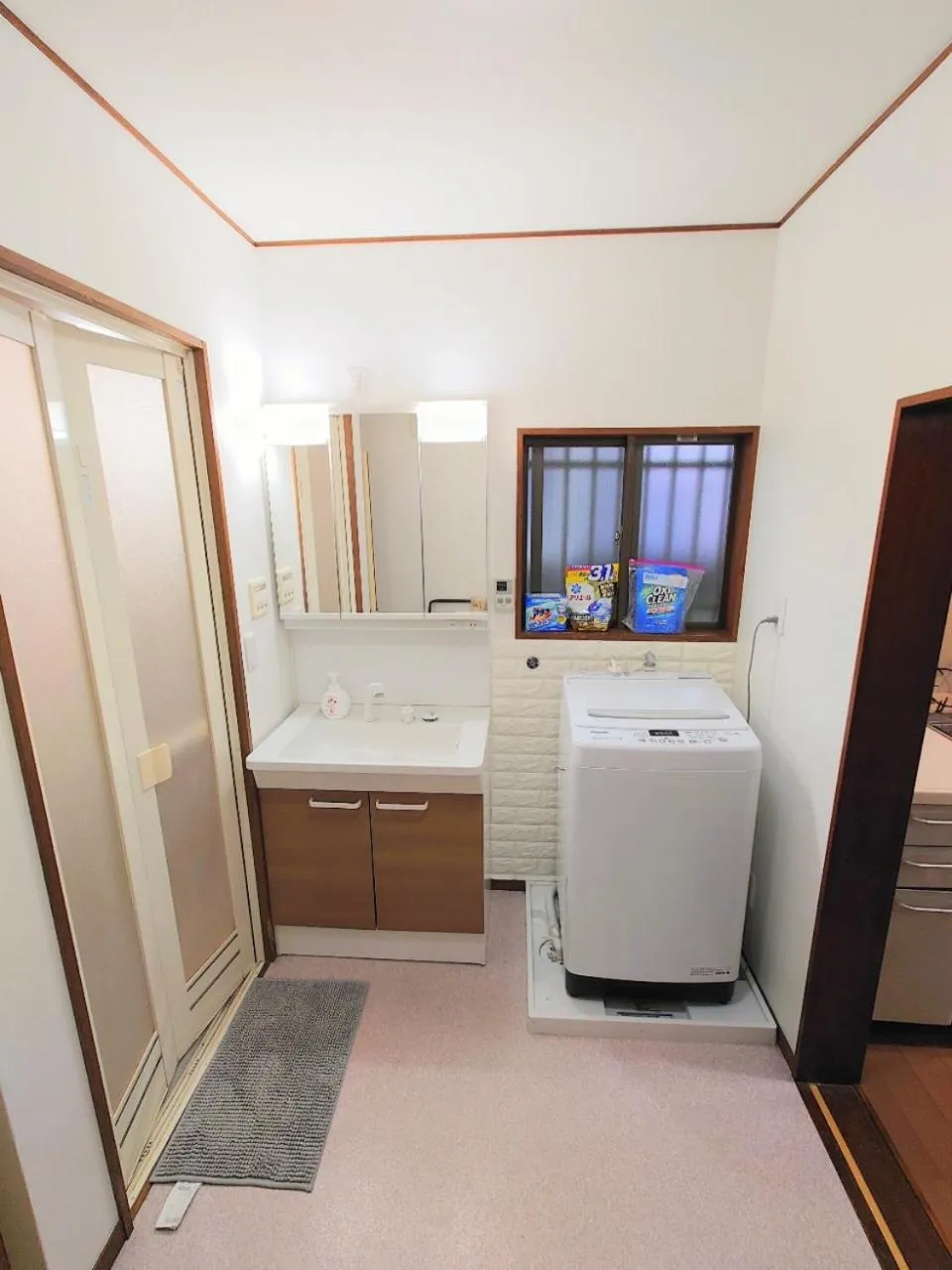 season guest house in nishi shinjuku 100 square meters, 4 bedrooms, 2 living rooms