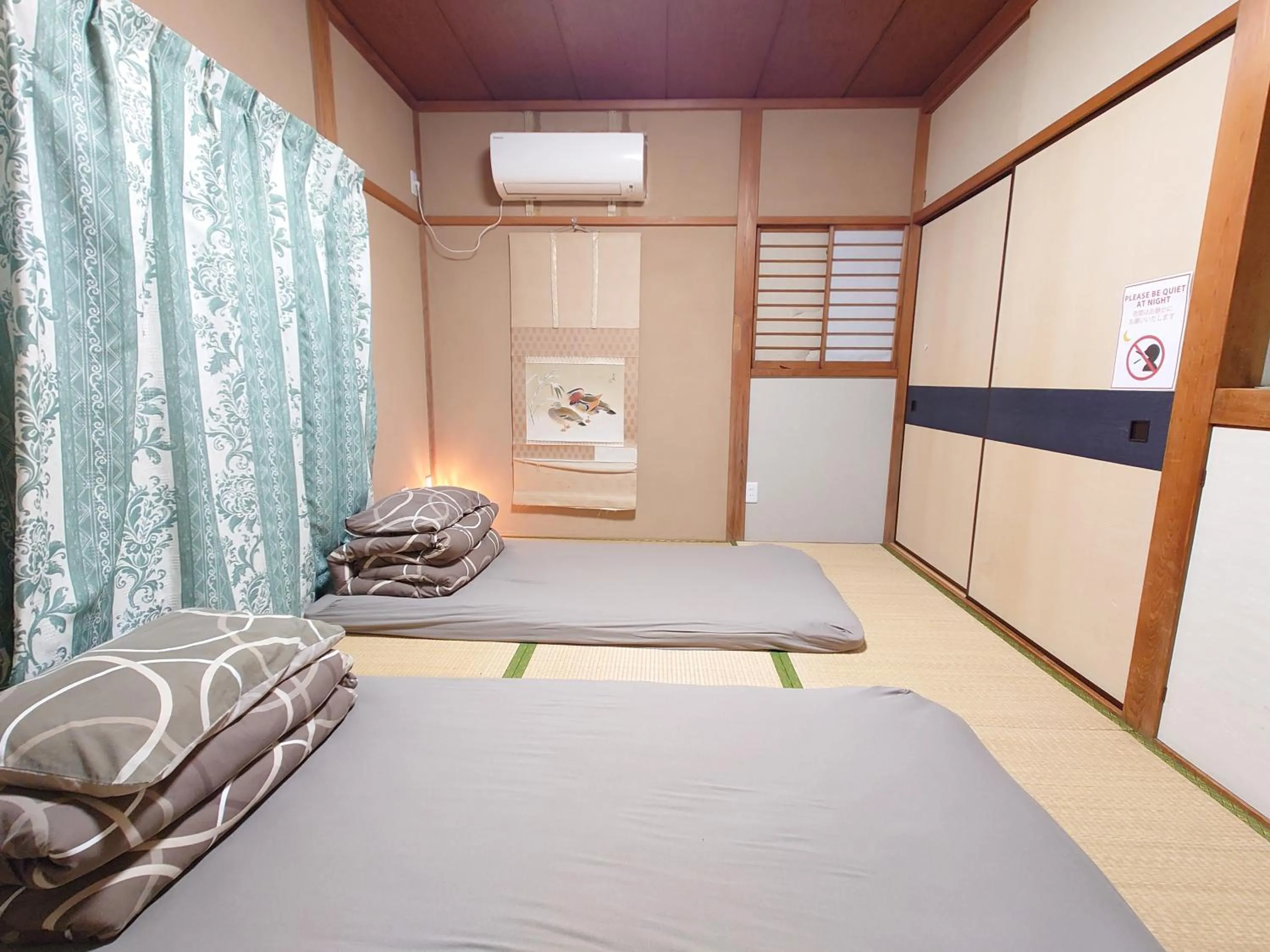 Bed in season guest house in nishi shinjuku 100 square meters, 4 bedrooms, 2 living rooms