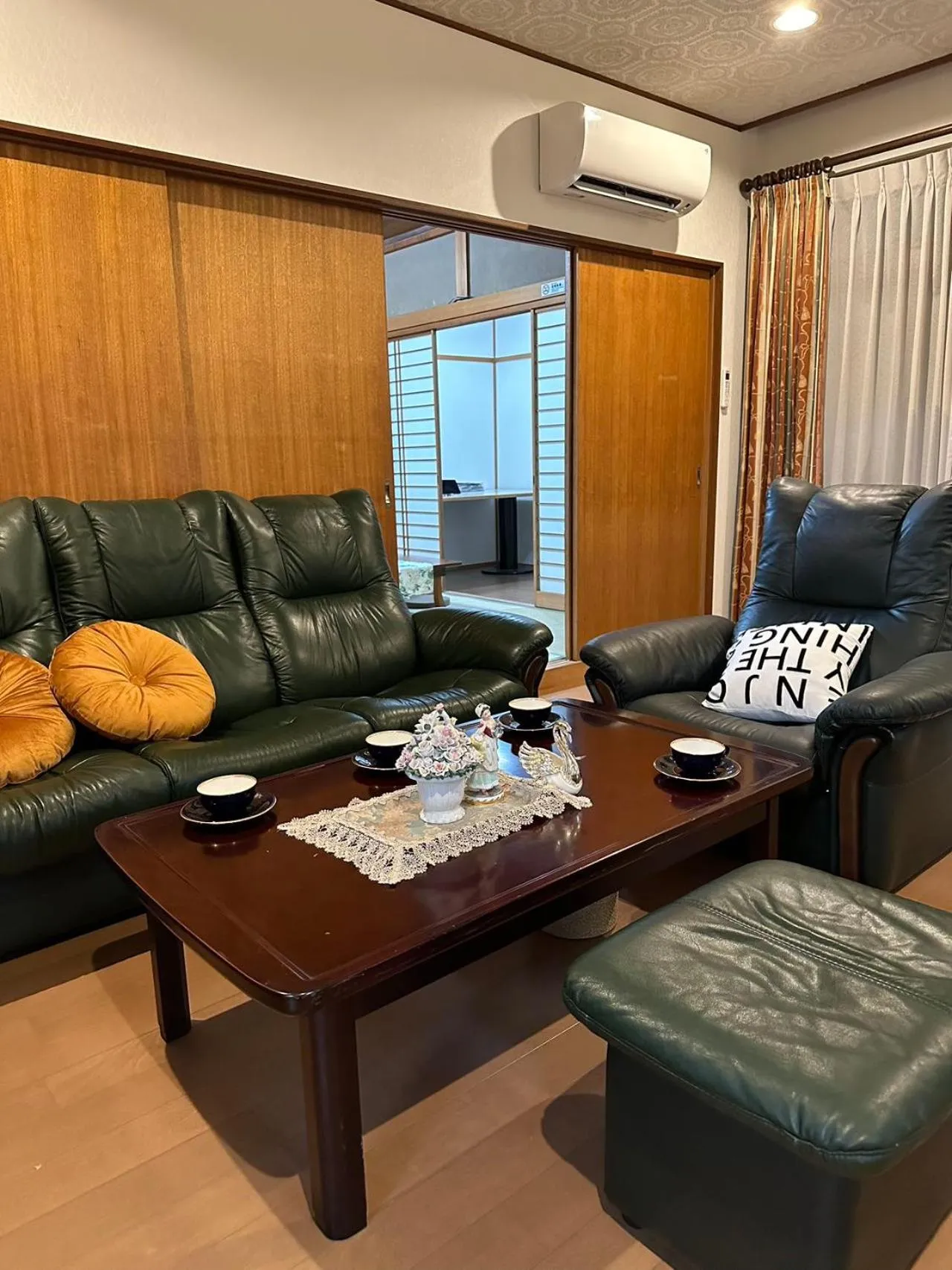 season guest house in nishi shinjuku 100 square meters, 4 bedrooms, 2 living rooms