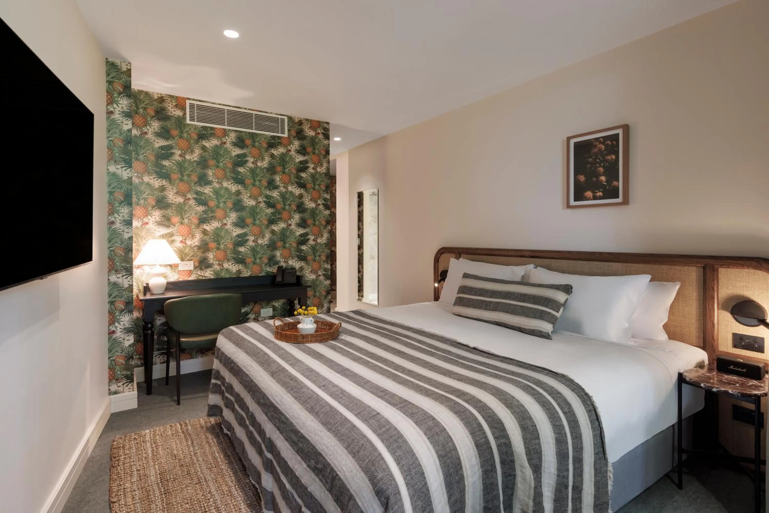 Bedroom, Bed in 202 Elizabeth