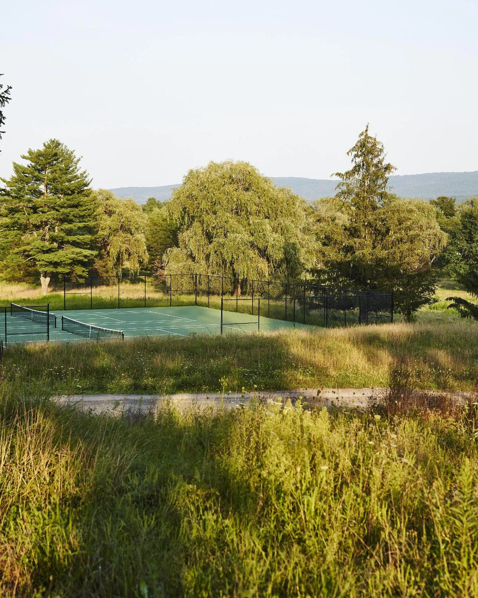 Tennis court in Inness