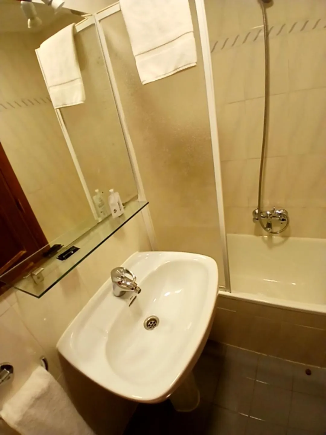 Bathroom in Hotel Mercado by gaiarooms