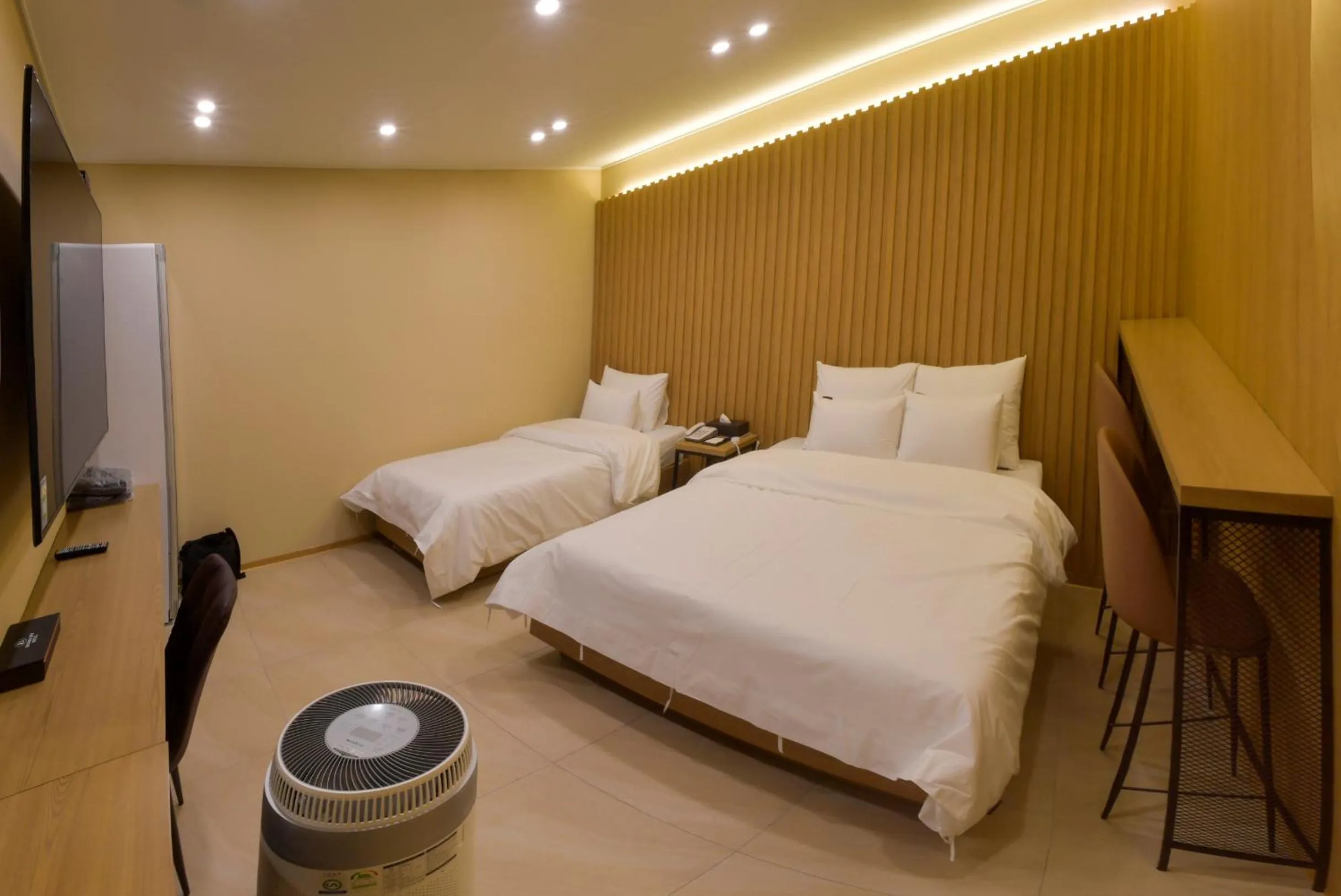 Bed in Gwangju Brown Dot Chungjang