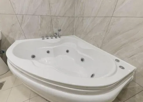 Bath in Gwangju Brown Dot Chungjang