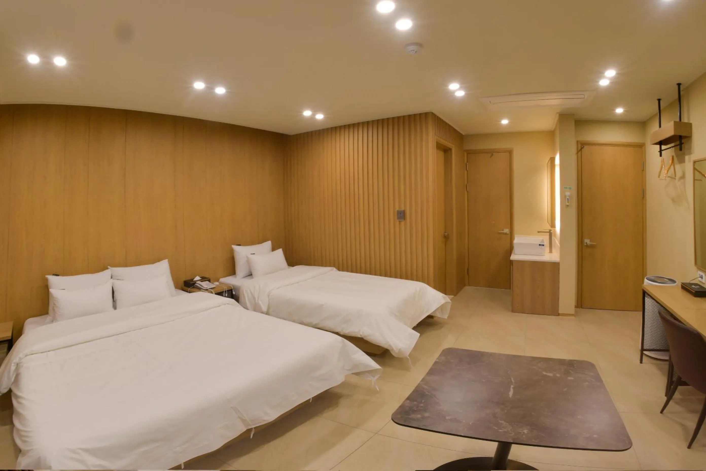 Bed in Gwangju Brown Dot Chungjang