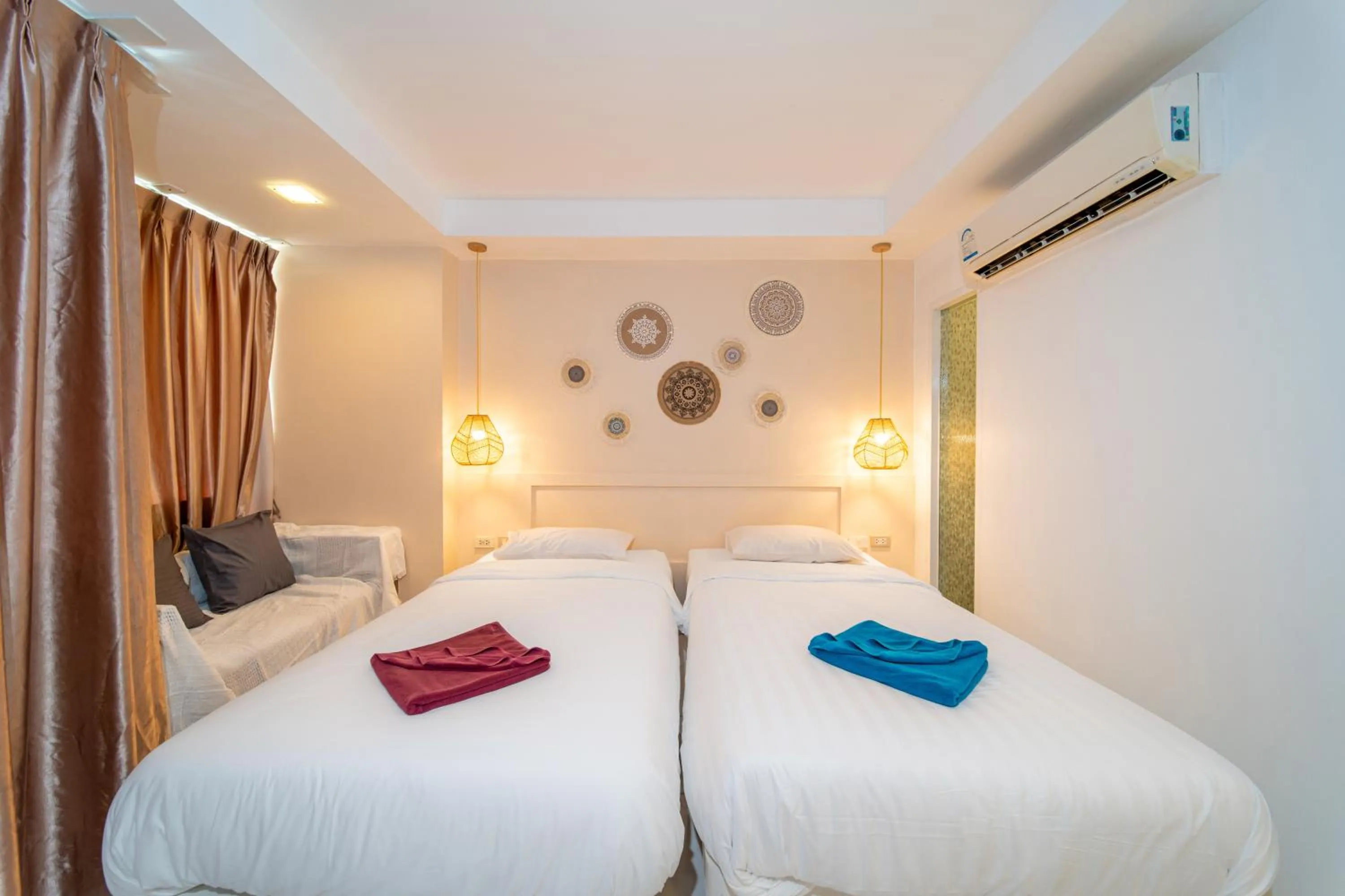 Bed in Catnip Seaside Hotel&Cafe