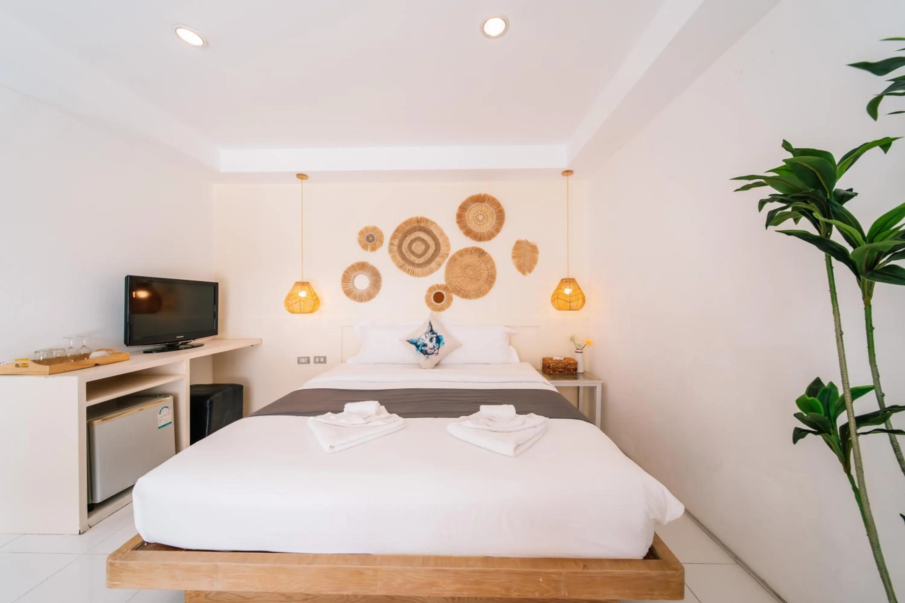 Bed in Catnip Seaside Hotel&Cafe