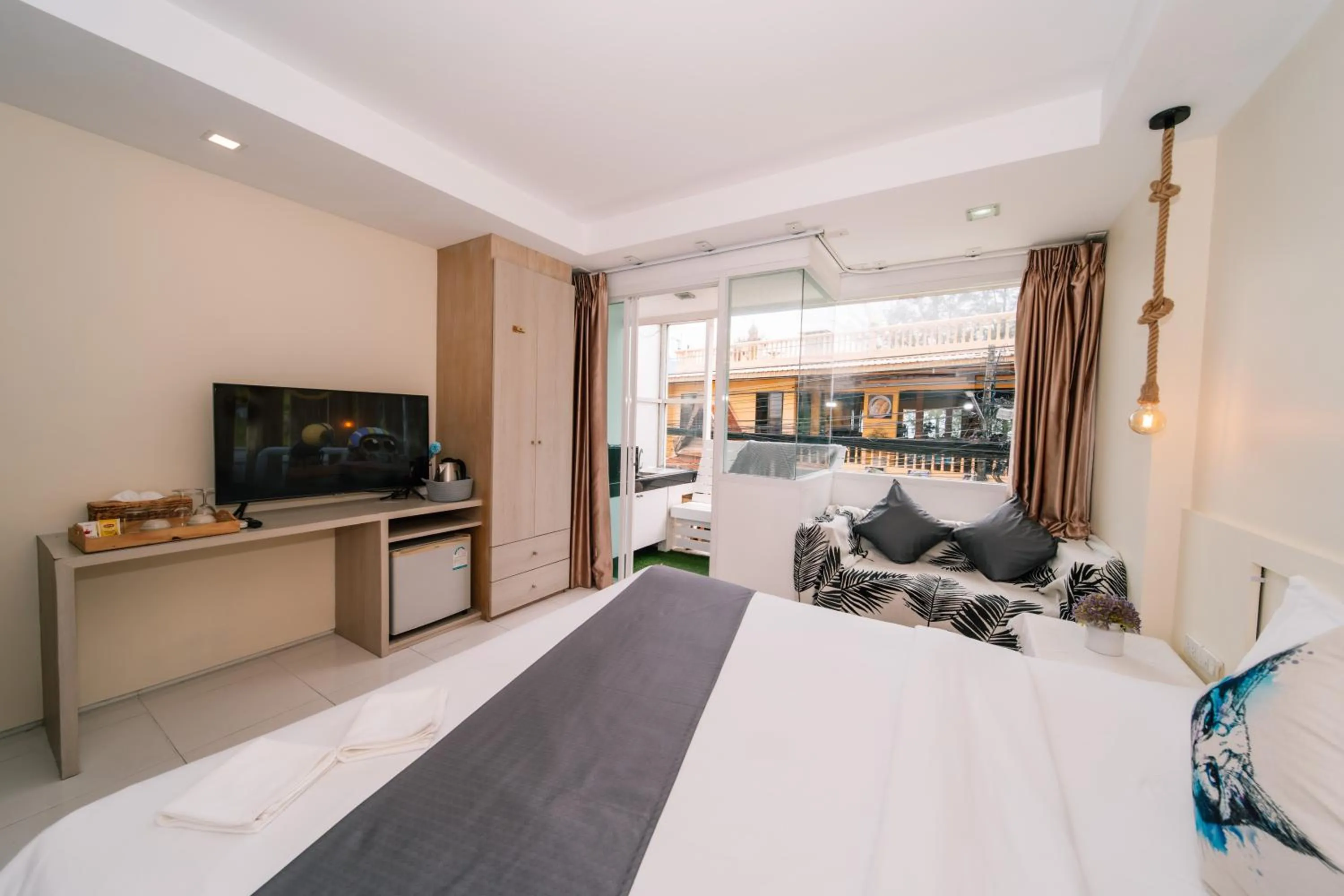 Bed in Catnip Seaside Hotel&Cafe