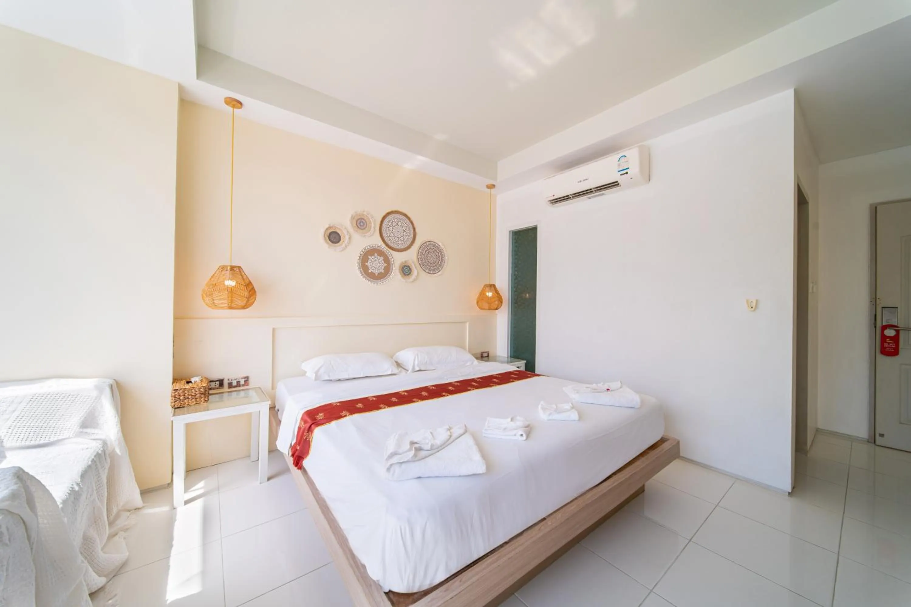 Bed in Catnip Seaside Hotel&Cafe