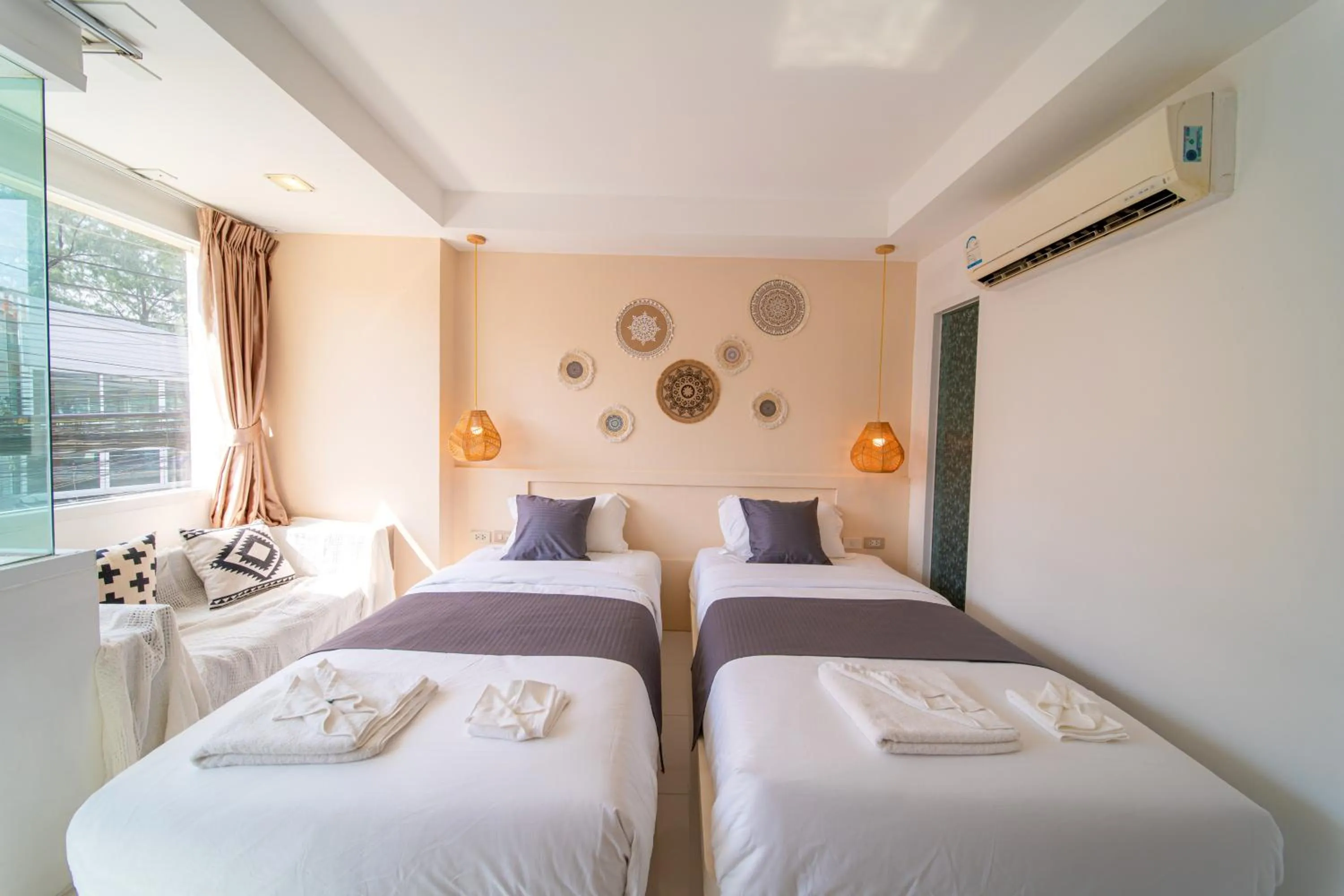 Bed in Catnip Seaside Hotel&Cafe