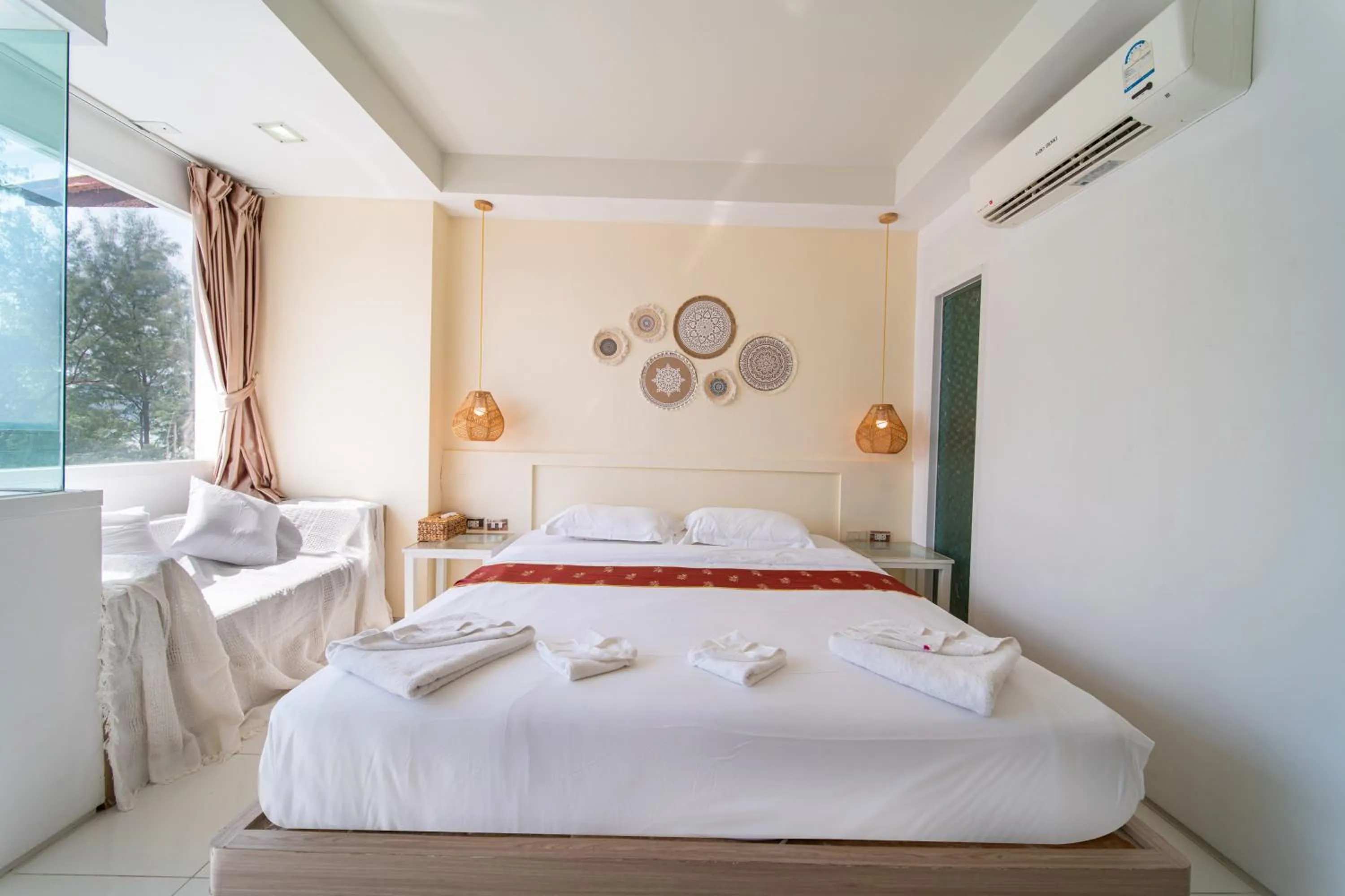 Bed in Catnip Seaside Hotel&Cafe