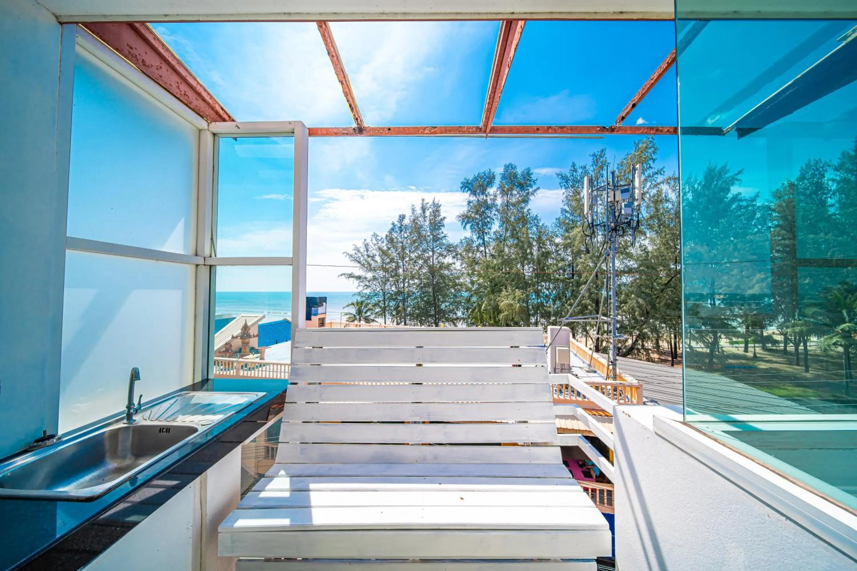 Day in Catnip Seaside Hotel&Cafe