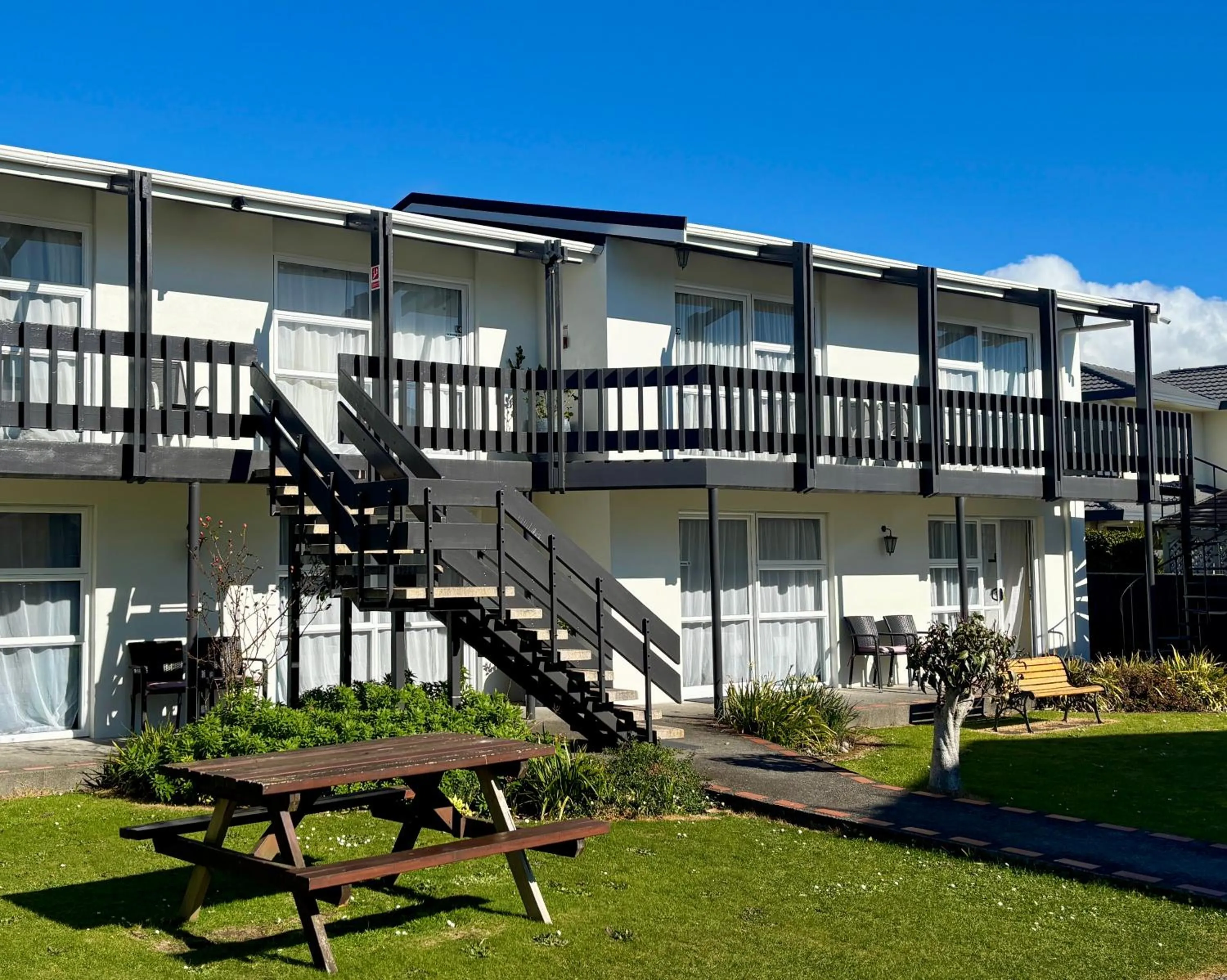 Property building in Parkside Motel and Apartments