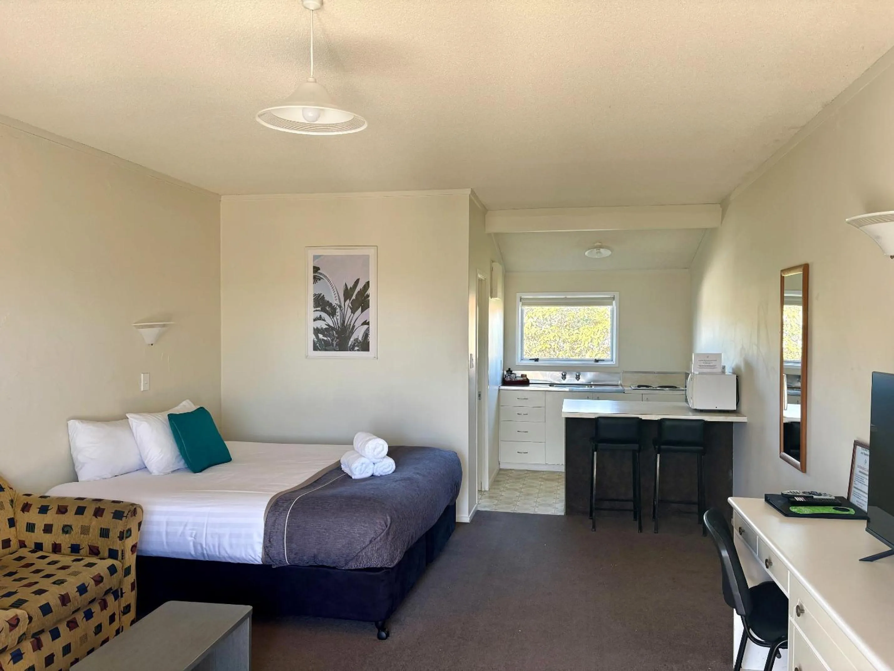 Photo of the whole room, Bed in Parkside Motel and Apartments