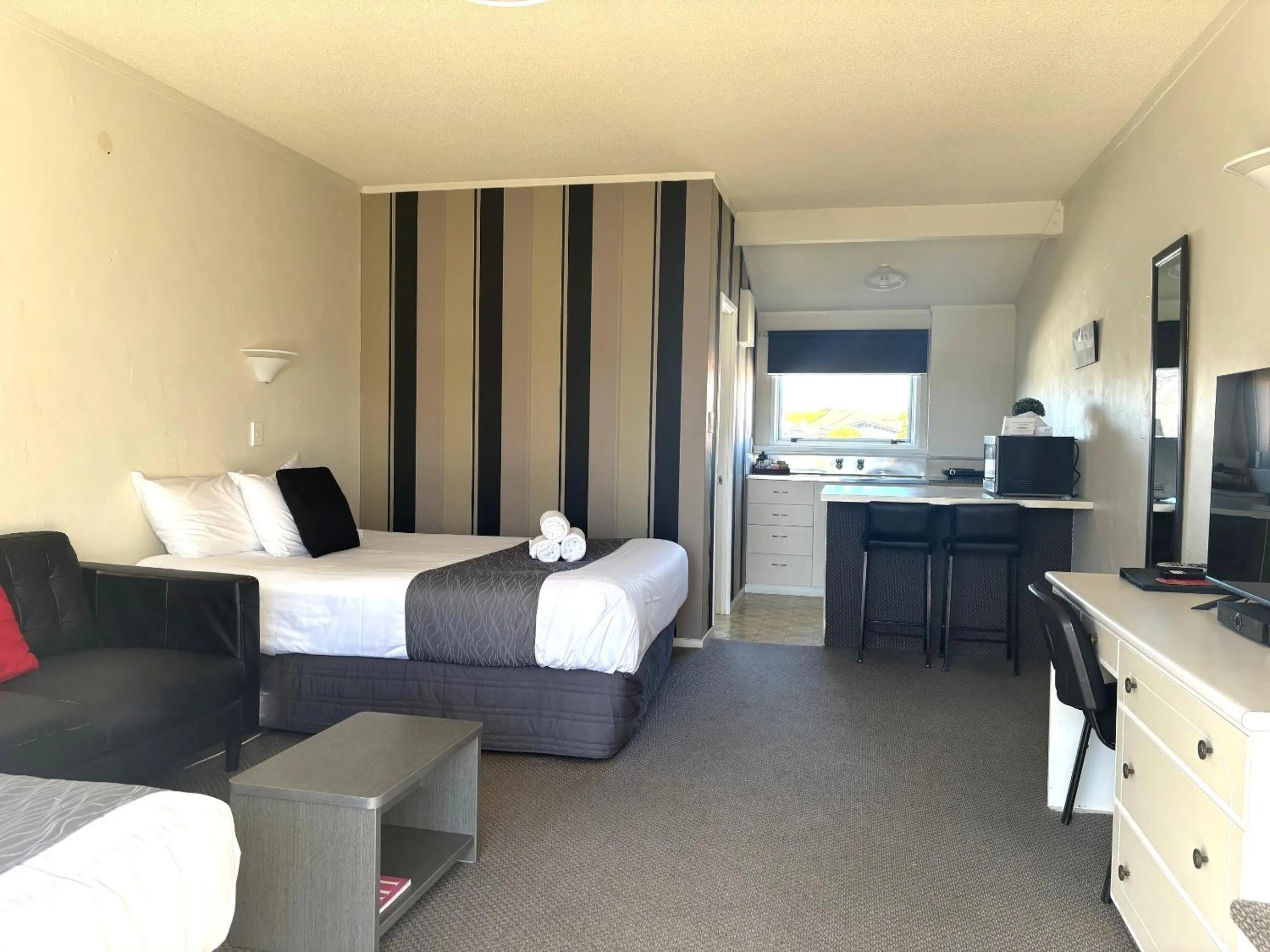 Photo of the whole room in Parkside Motel and Apartments