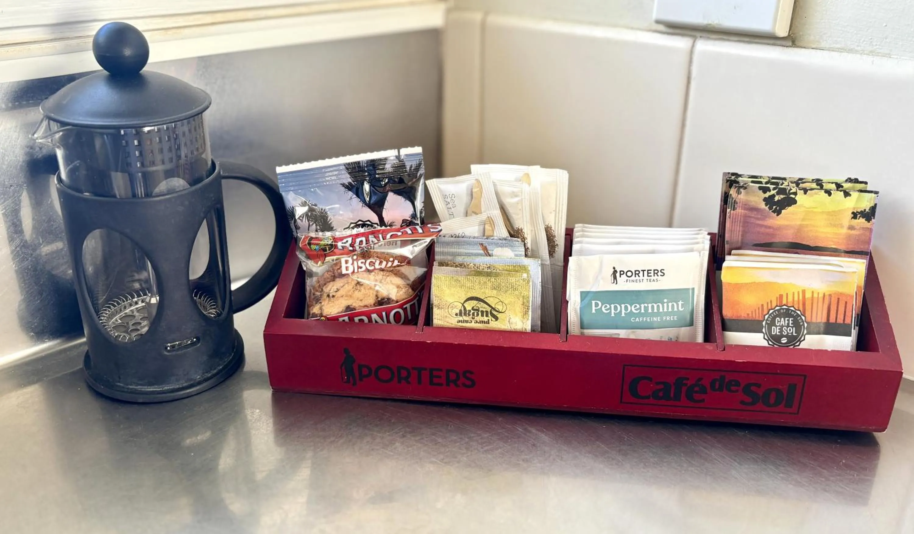 Coffee/tea facilities in Parkside Motel and Apartments