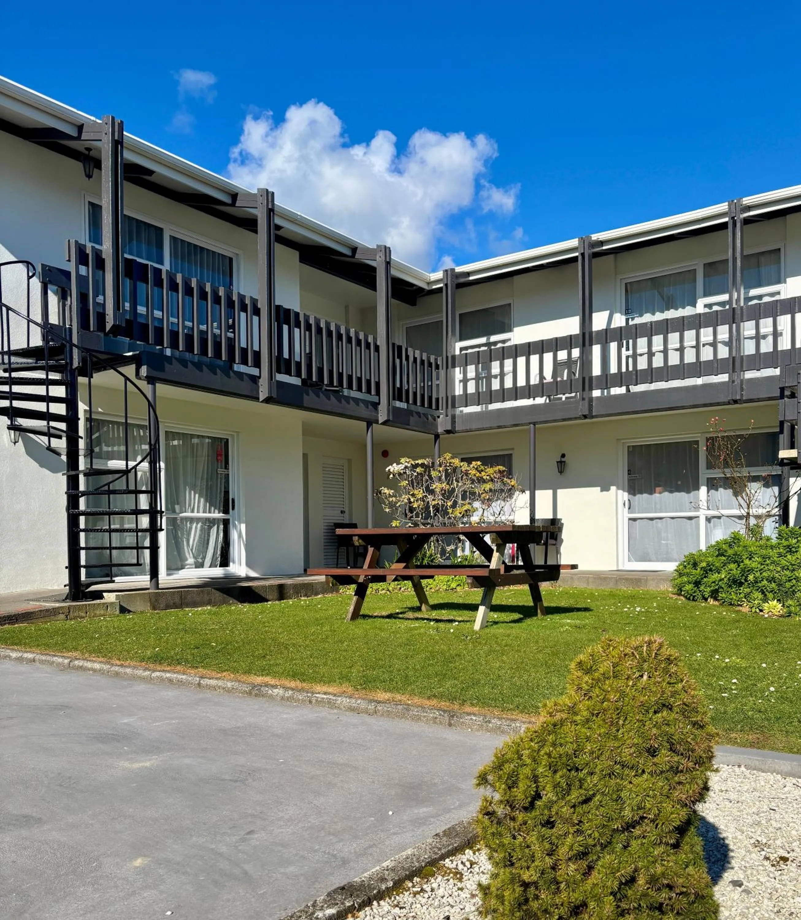 Garden in Parkside Motel and Apartments
