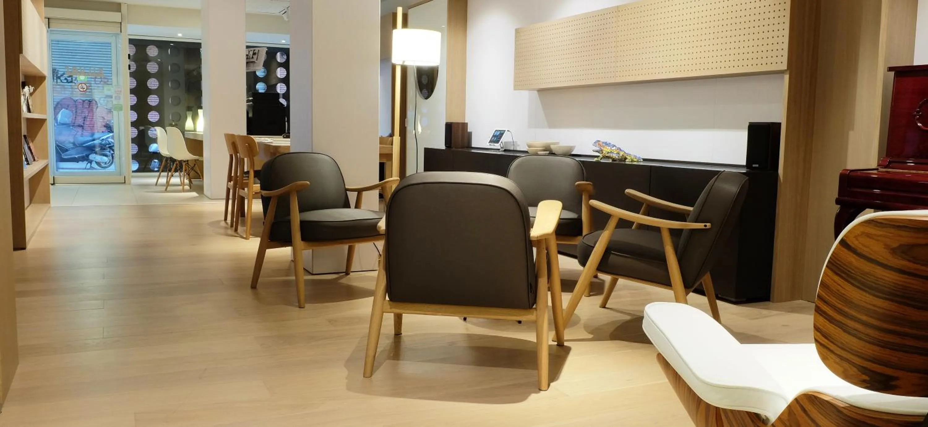 Communal lounge/ TV room in Aparthotel Silver