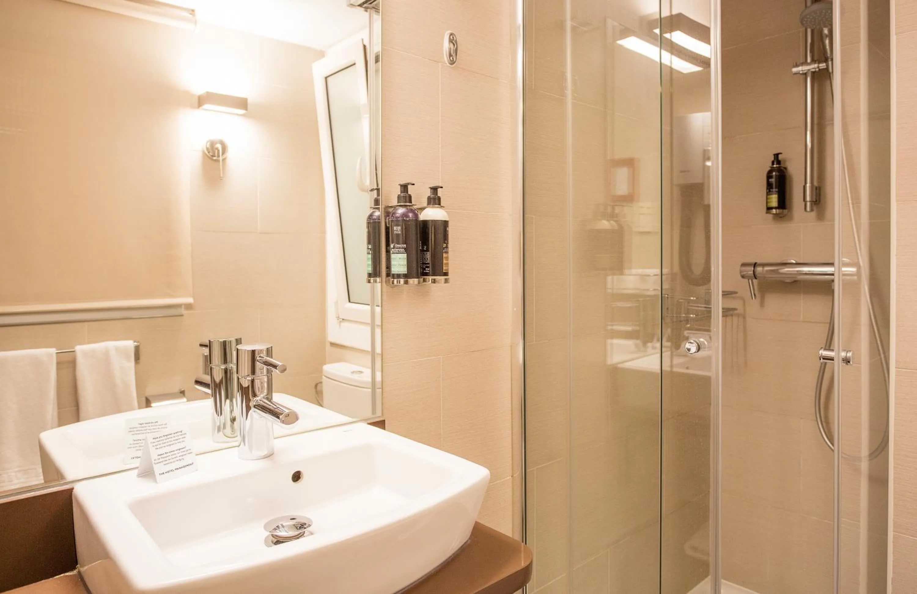 Bathroom in Aparthotel Silver