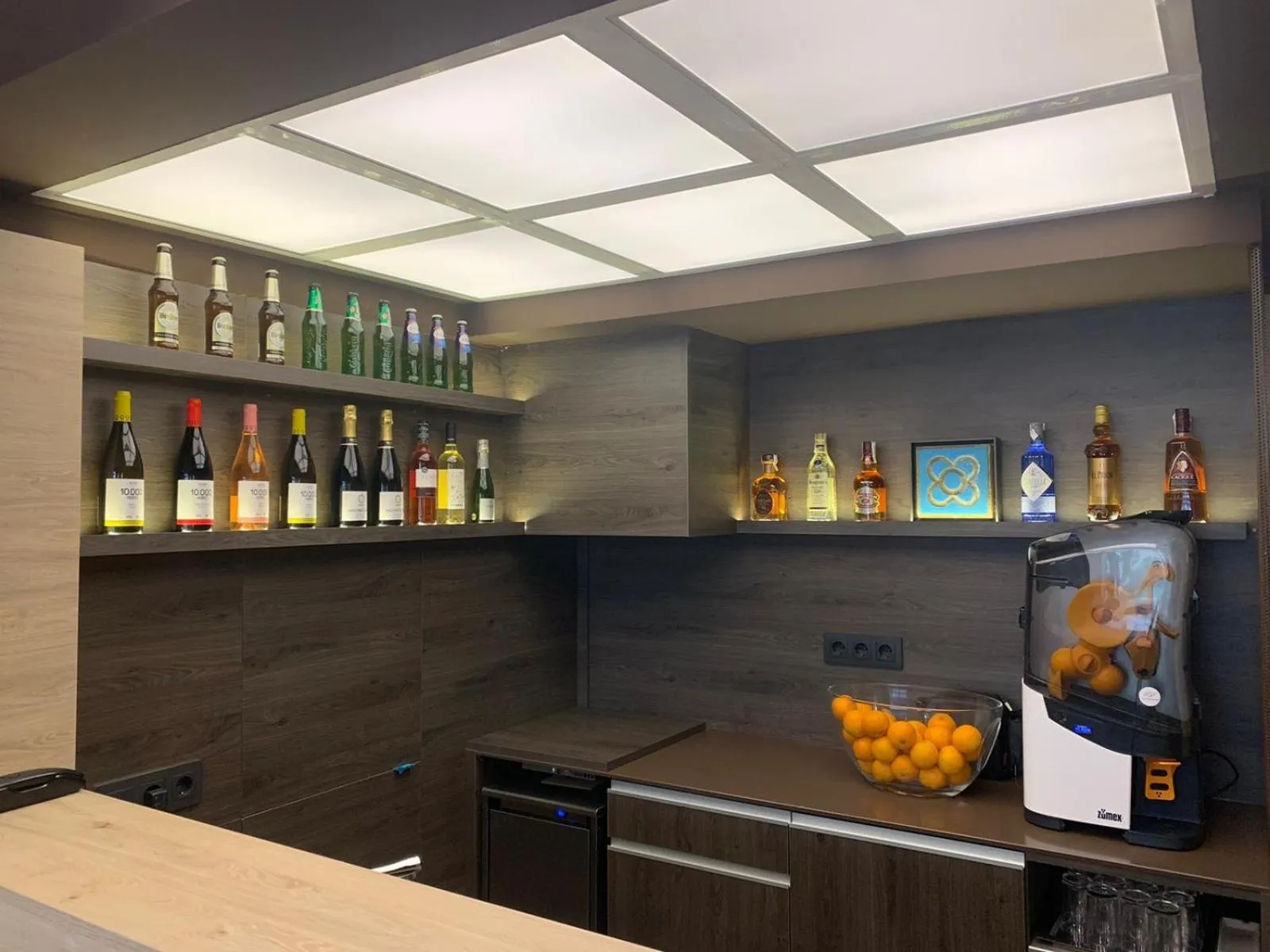 Communal lounge/ TV room in Aparthotel Silver