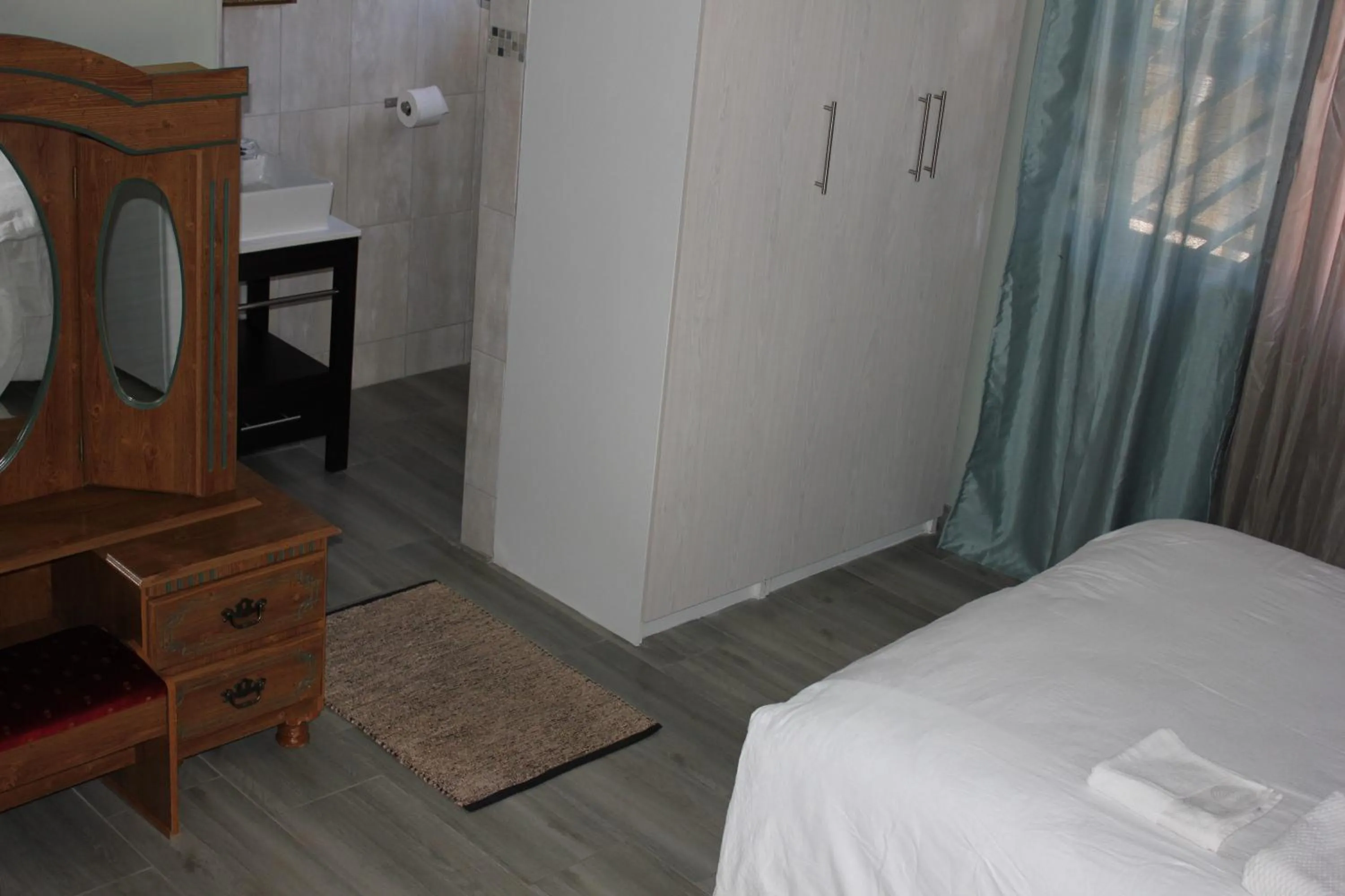 wardrobe in Coco Palm Bed & Breakfast