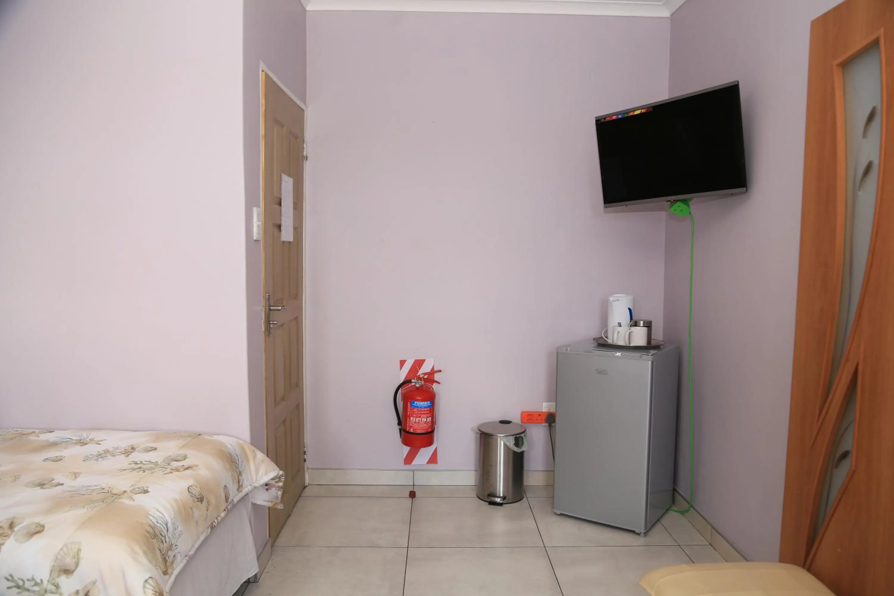 TV and multimedia in Coco Palm Bed & Breakfast