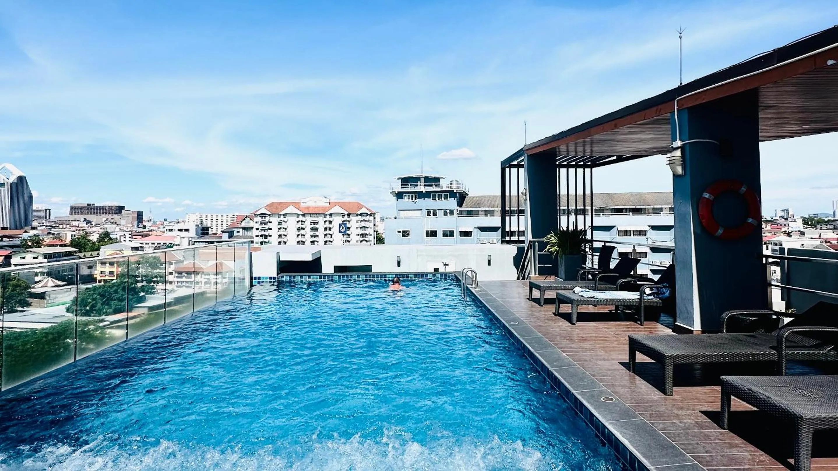 The Base Inn Pattaya