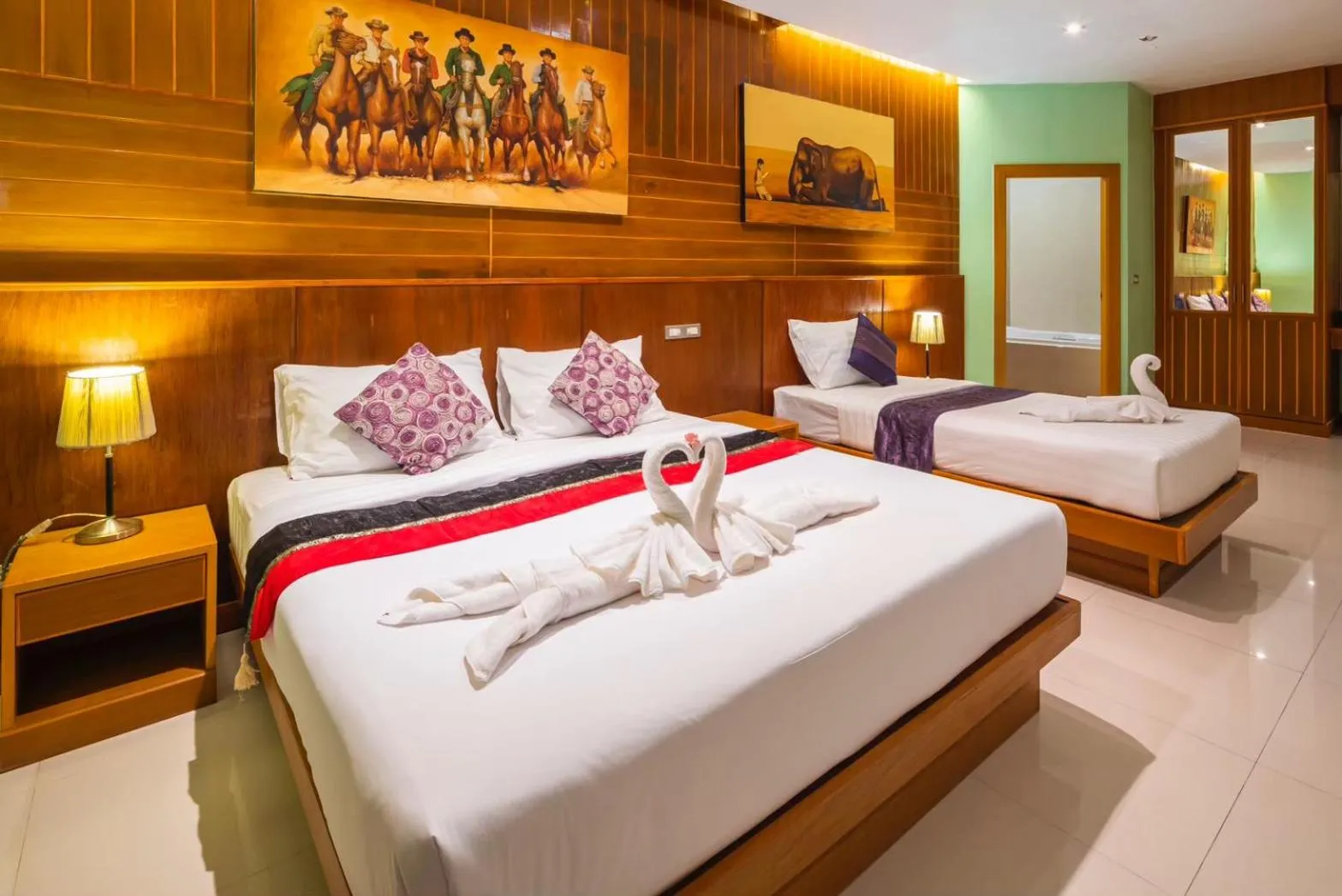 Bedroom, Bed in Sun Shine Patong